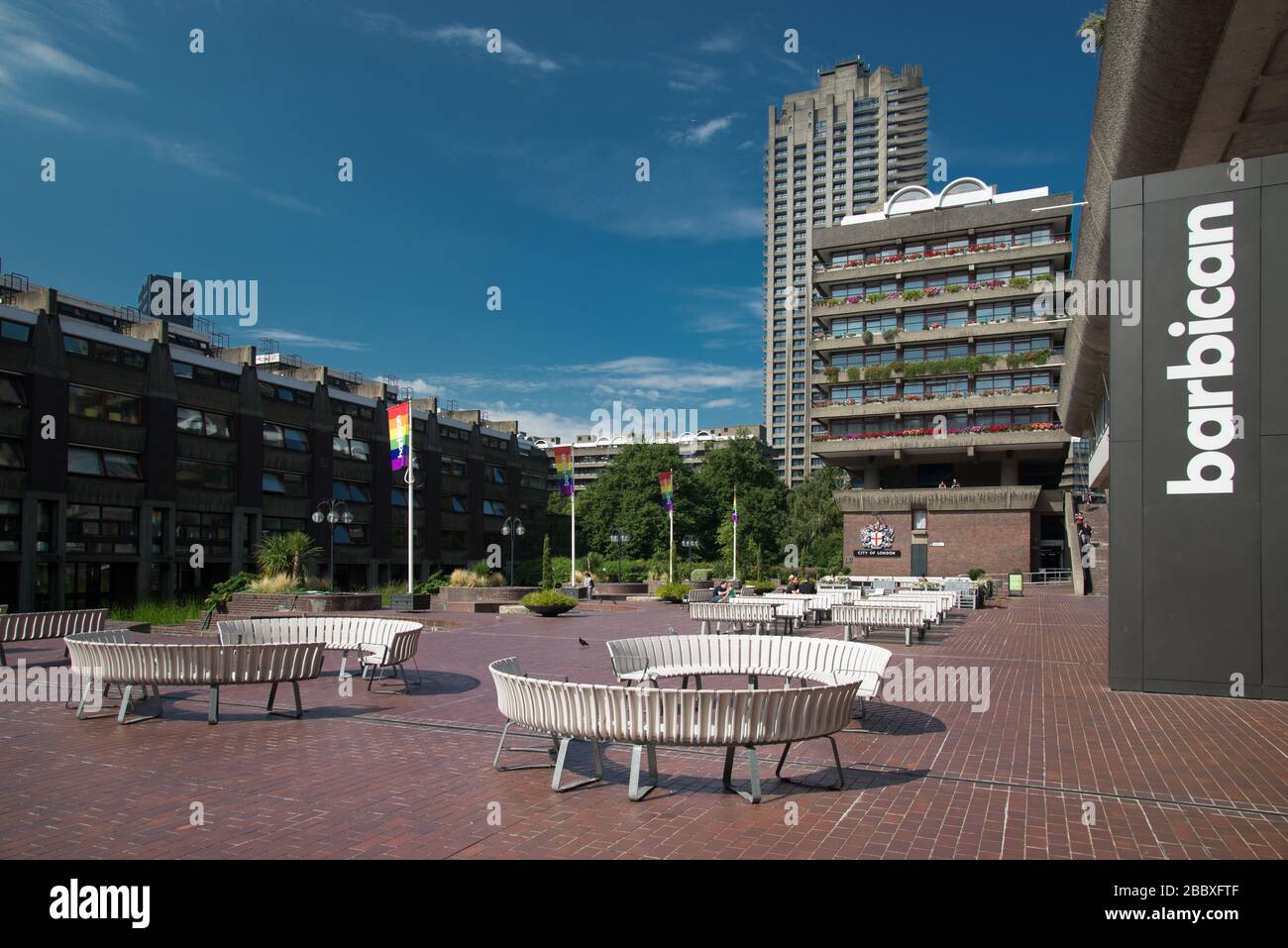 Courtyard Landscape Concrete 1960 Brutaliste Architecture Barbican Estate par Chamberlin Powell et bon Architects Ove Arup sur Silk Street, Londres Banque D'Images