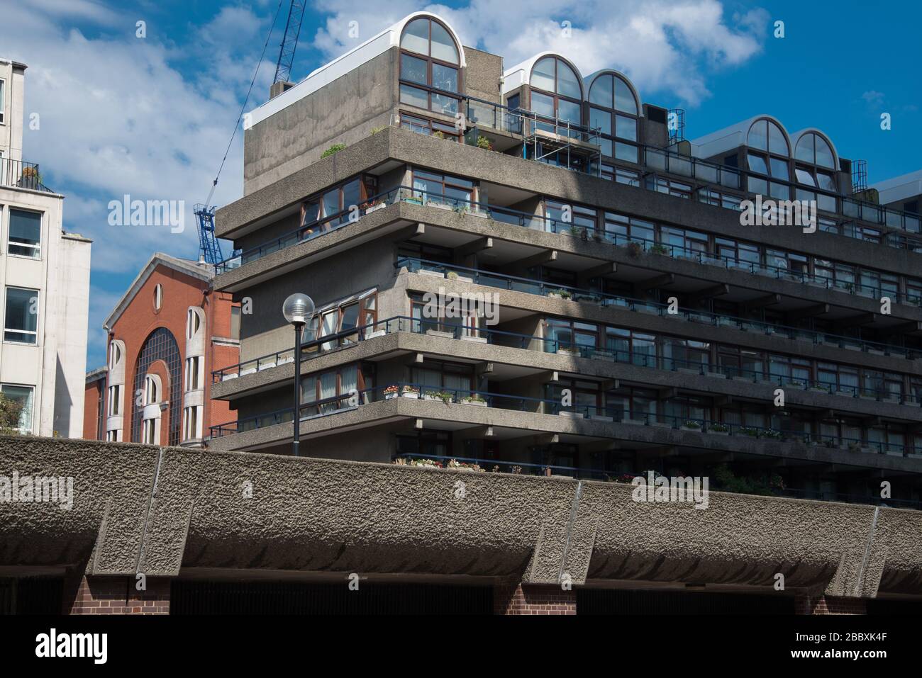 Ben Jonson House Roof Concrete 1960 Brutaliste Architecture Barbican Estate par Chamberlin Powell et bon Architects Ove Arup sur Silk Street, Londres Banque D'Images