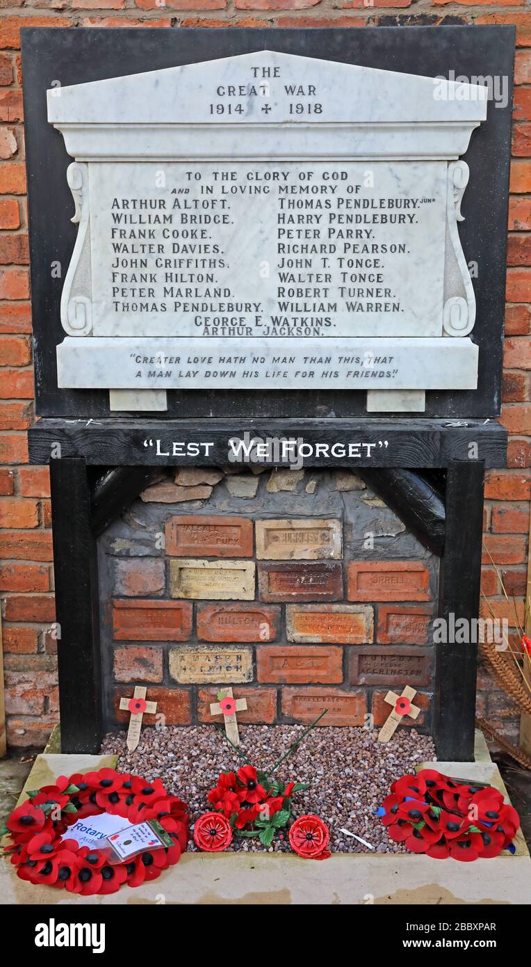 Grand mémorial de guerre, de peur que nous oubliions, souvenir, jour, coquelicot, coquelicots, 1914-1918, Astley Pit, Astley Green, Tyldesley, Manchester, Lancashire, ROYAUME-UNI Banque D'Images