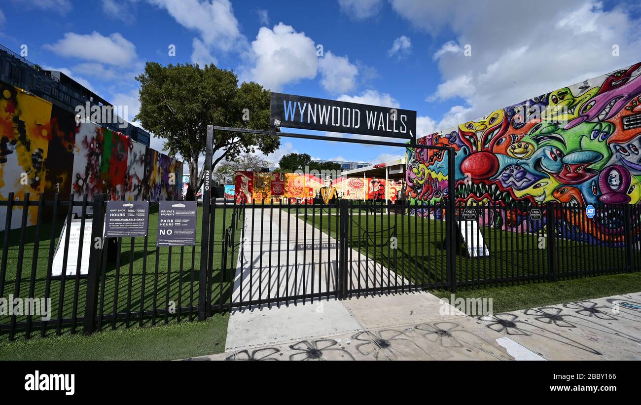 Miami, Floride - 29 mars 2020 -les murs Wynwood sont dépourvus de personnes lors de la fermeture de la pandémie de coronavirus, dimanche matin ensoleillé de mars. Banque D'Images