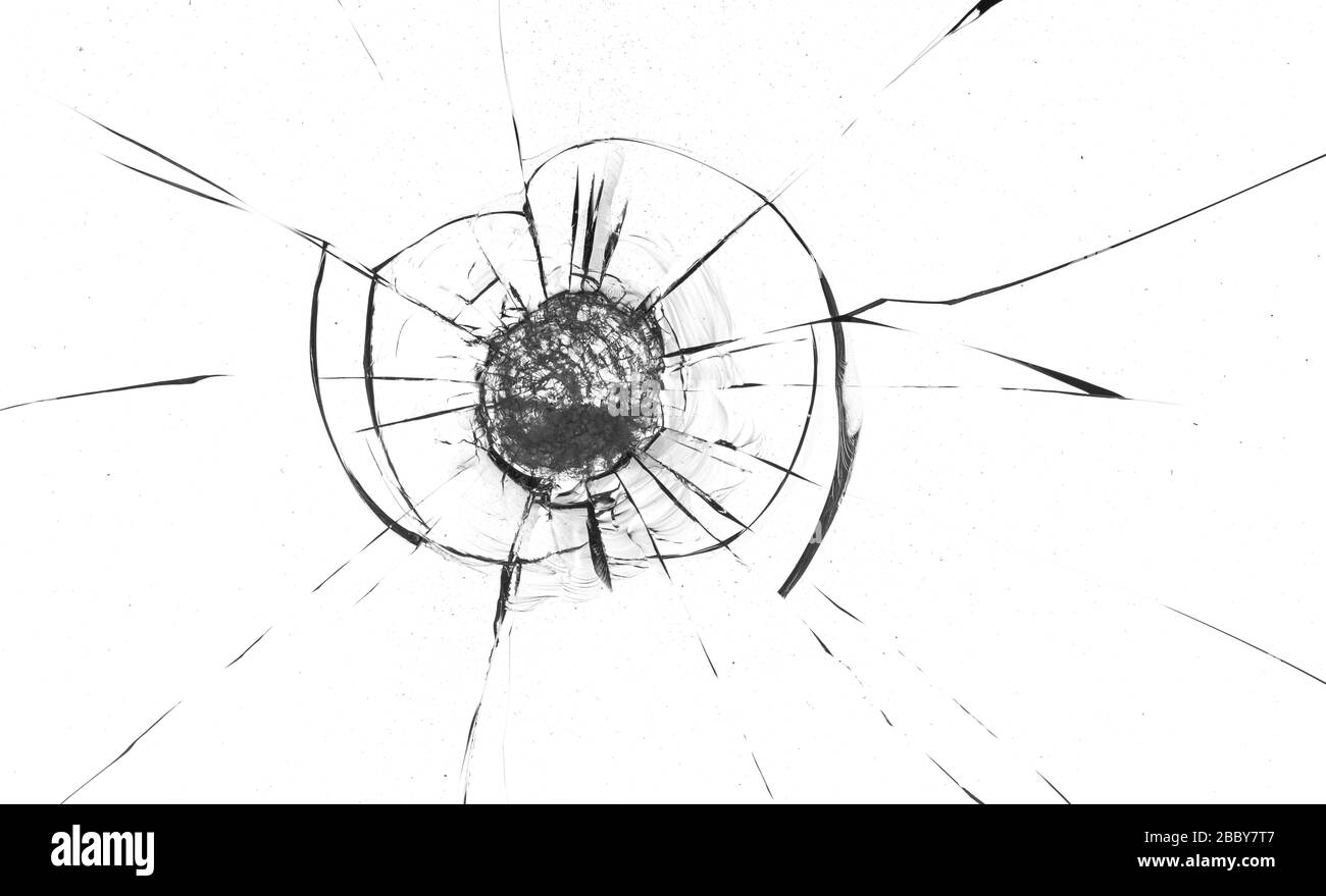 Fissures rondes dans le verre sur fond blanc. Le trou de la surface de verre de la balle. Banque D'Images