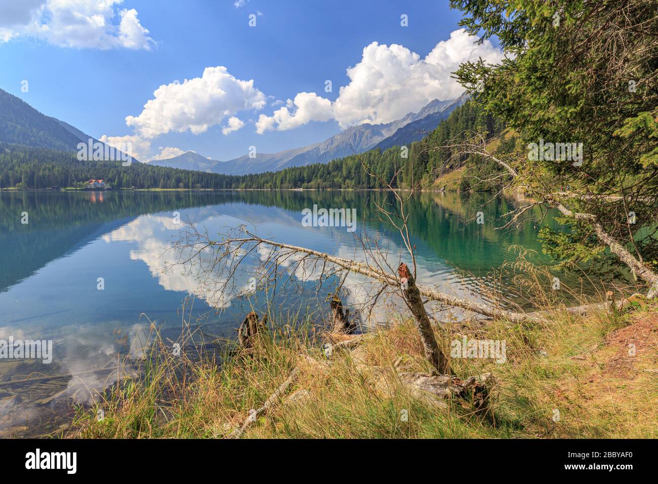 Vue panoramique sur le lac Antholz aka Lago Anterselva Banque D'Images