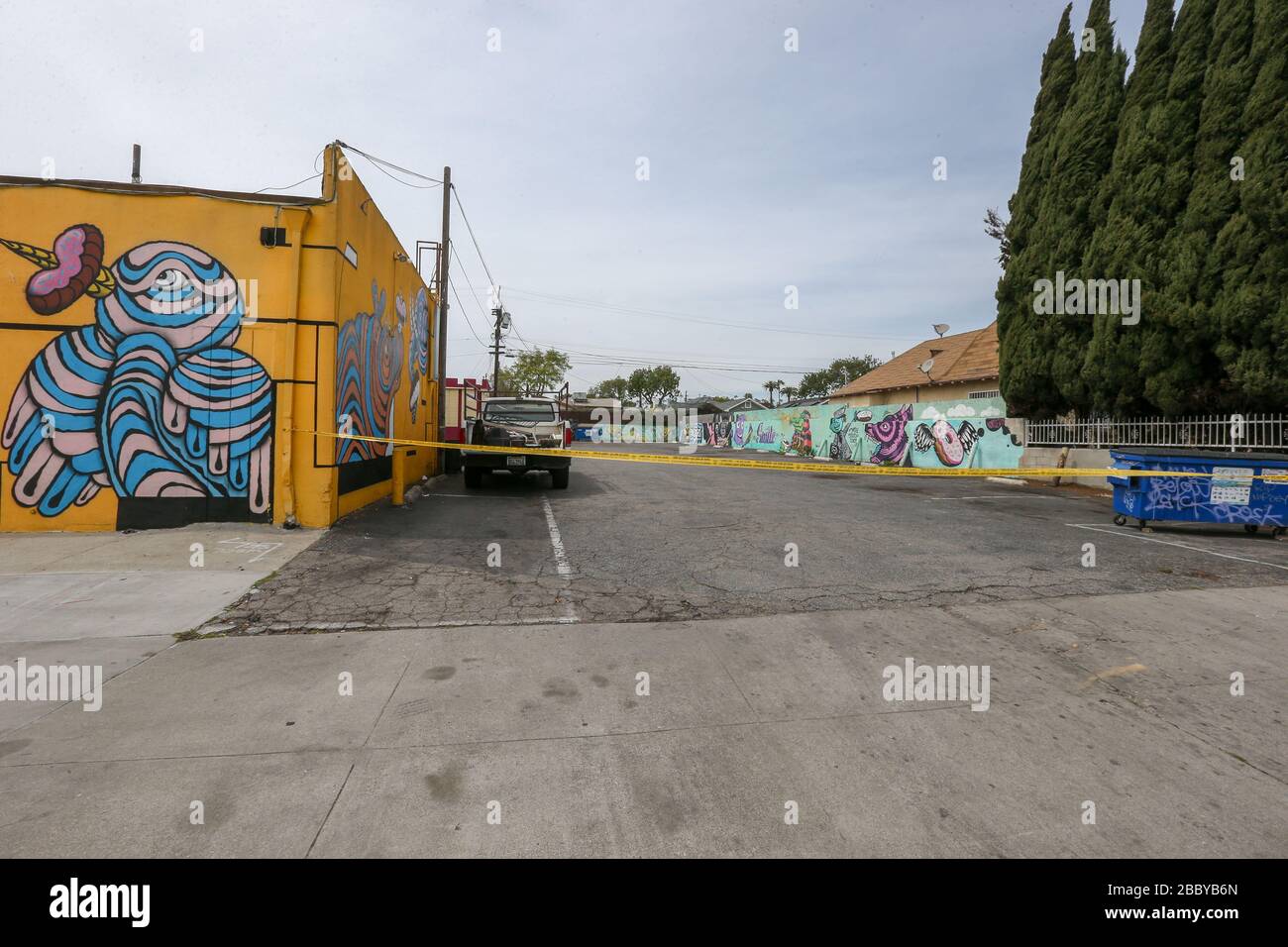 Vue générale du parc de stationnement de Nipsey hussle magasin Marathon, situé au 3420 W Slauson Ave F, à la suite de la pandémie de COVID-19 du coronavirus, le mardi 31 mars 2020 à Los Angeles, Californie, États-Unis. (Photo par IOS/Espa-Images) Banque D'Images