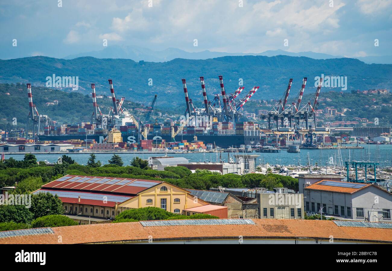 La Spezia, vue sur le port commercial, Ligurie, Italie Banque D'Images