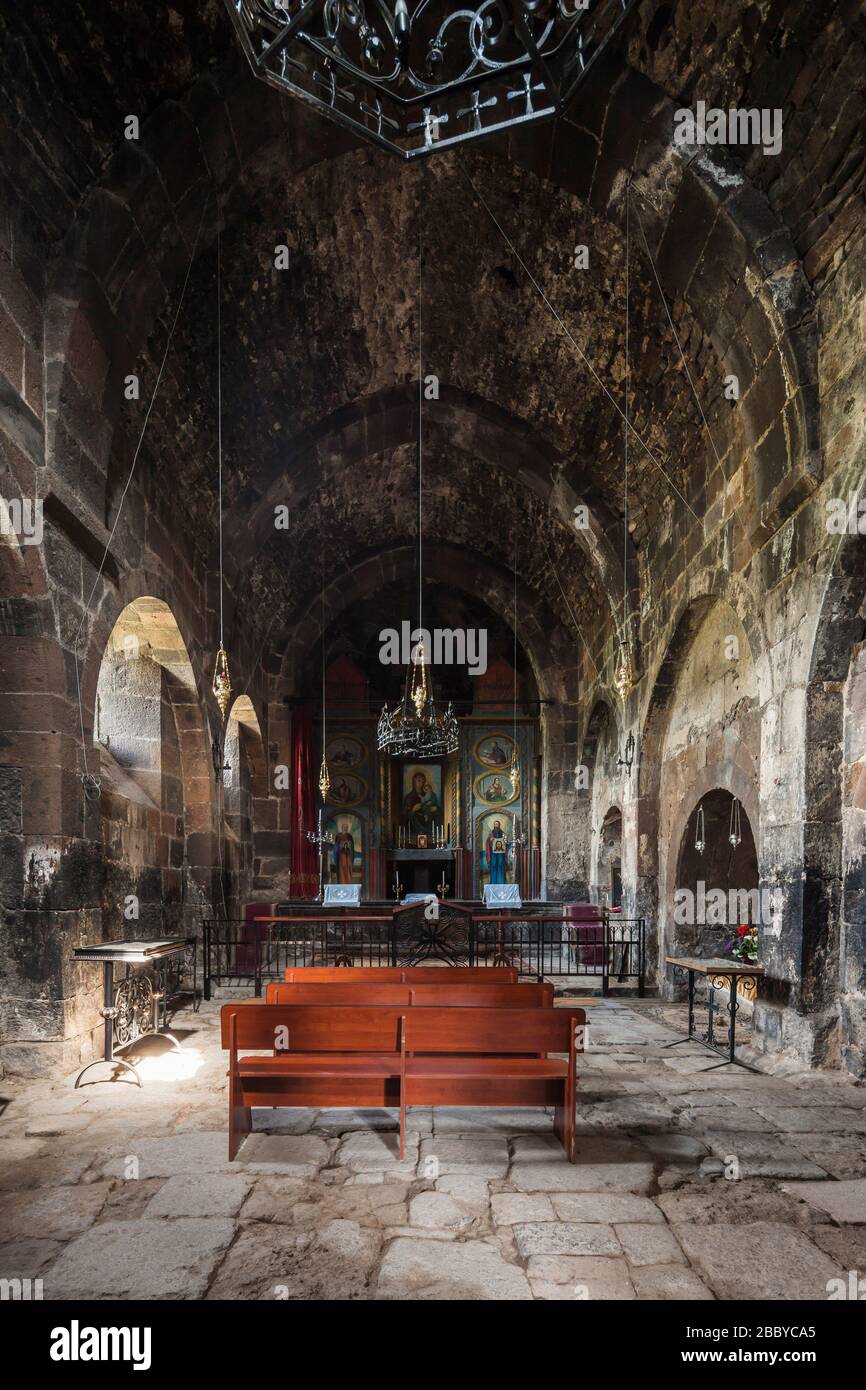 L'intérieur de Hovhannavank est le monastère médiéval arménien, l'église arménienne, le village d'Ohanavan, la province d'Aragatsotn, l'Arménie, le Caucase, l'Asie Banque D'Images