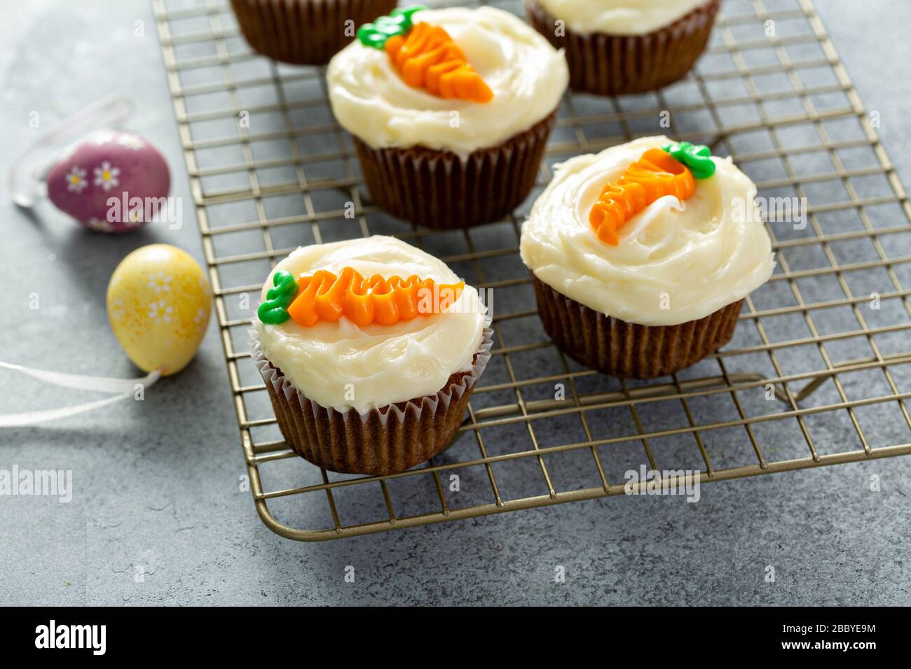 Cupcakes de carottes pour Pâques Banque D'Images