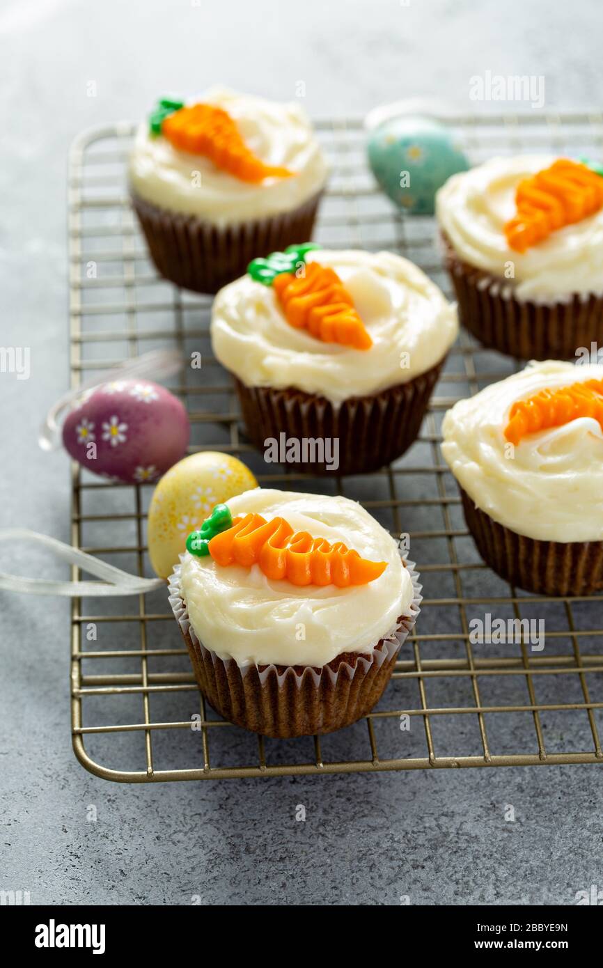 Cupcakes de carottes pour Pâques Banque D'Images