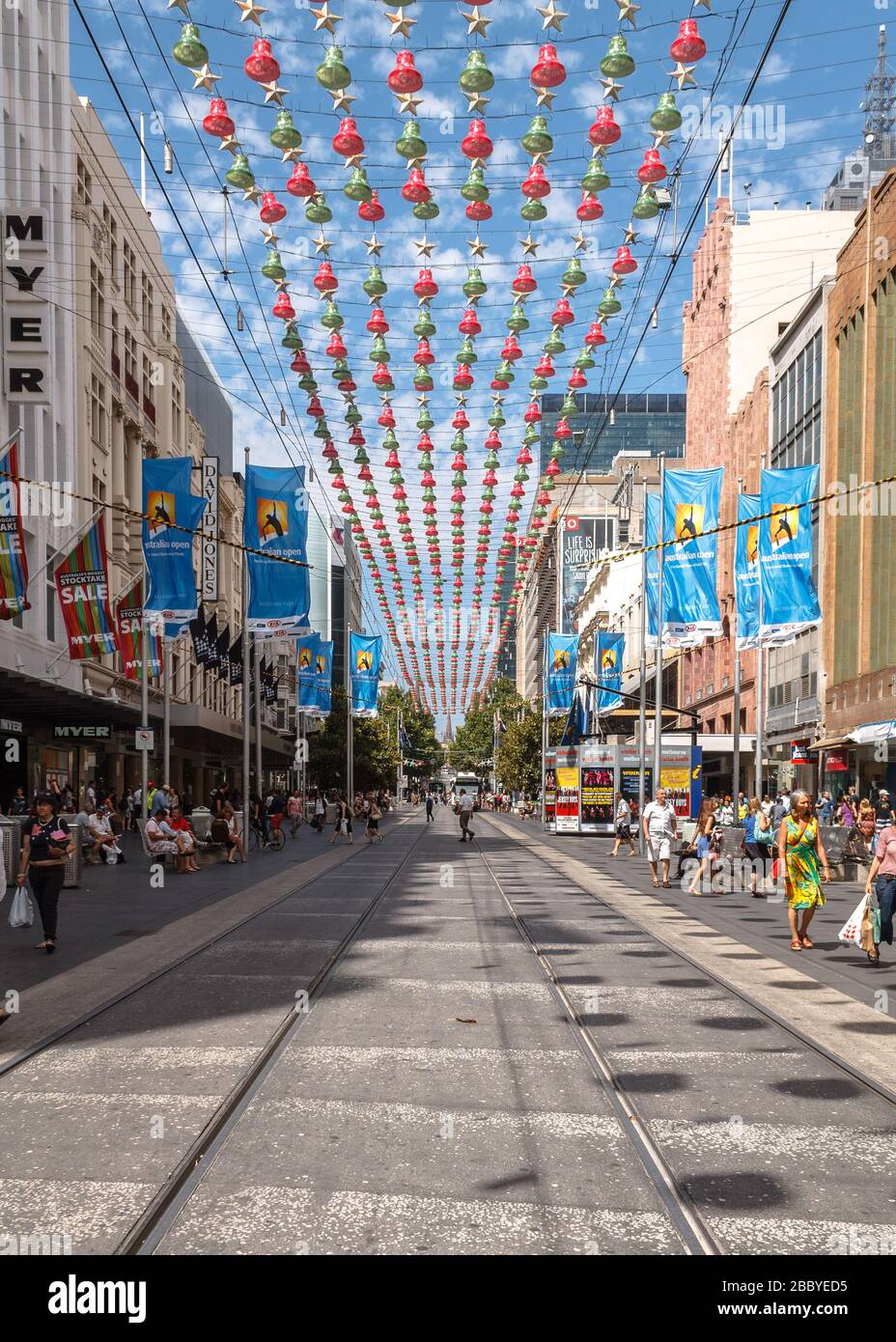 Centre commercial de Bourke Street à Melbourne avec décorations de Noël pendant la journée Banque D'Images