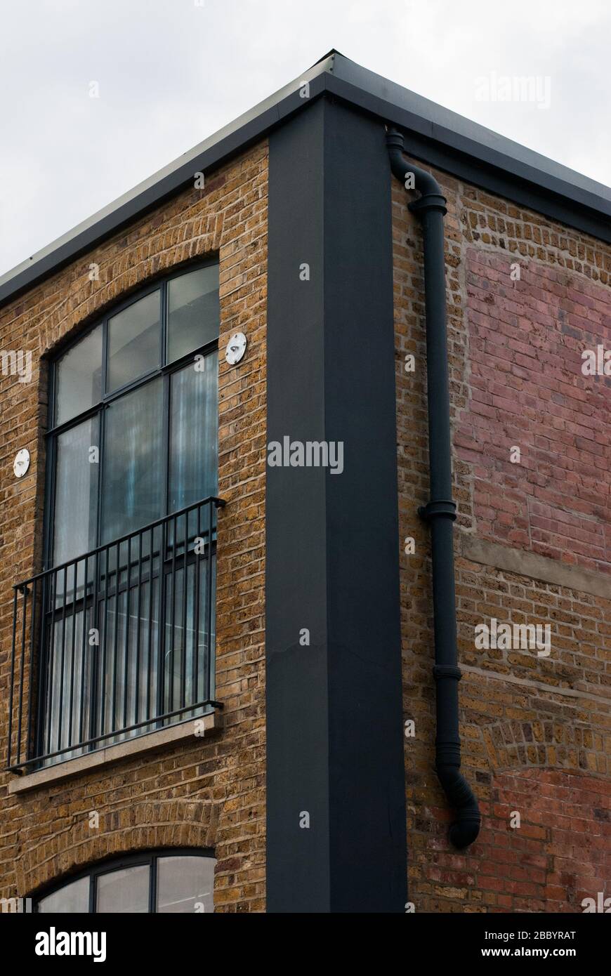 Détail des bâtiments sur Canham Road/ Stanley Gardens, East Acton, Londres, Banque D'Images