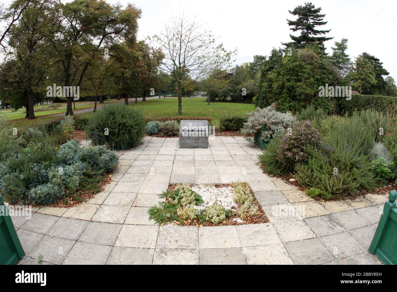 Jardin commémoratif de l'Holocauste. Valentines Park, Ilford, Londres Borough de Redbridge Banque D'Images