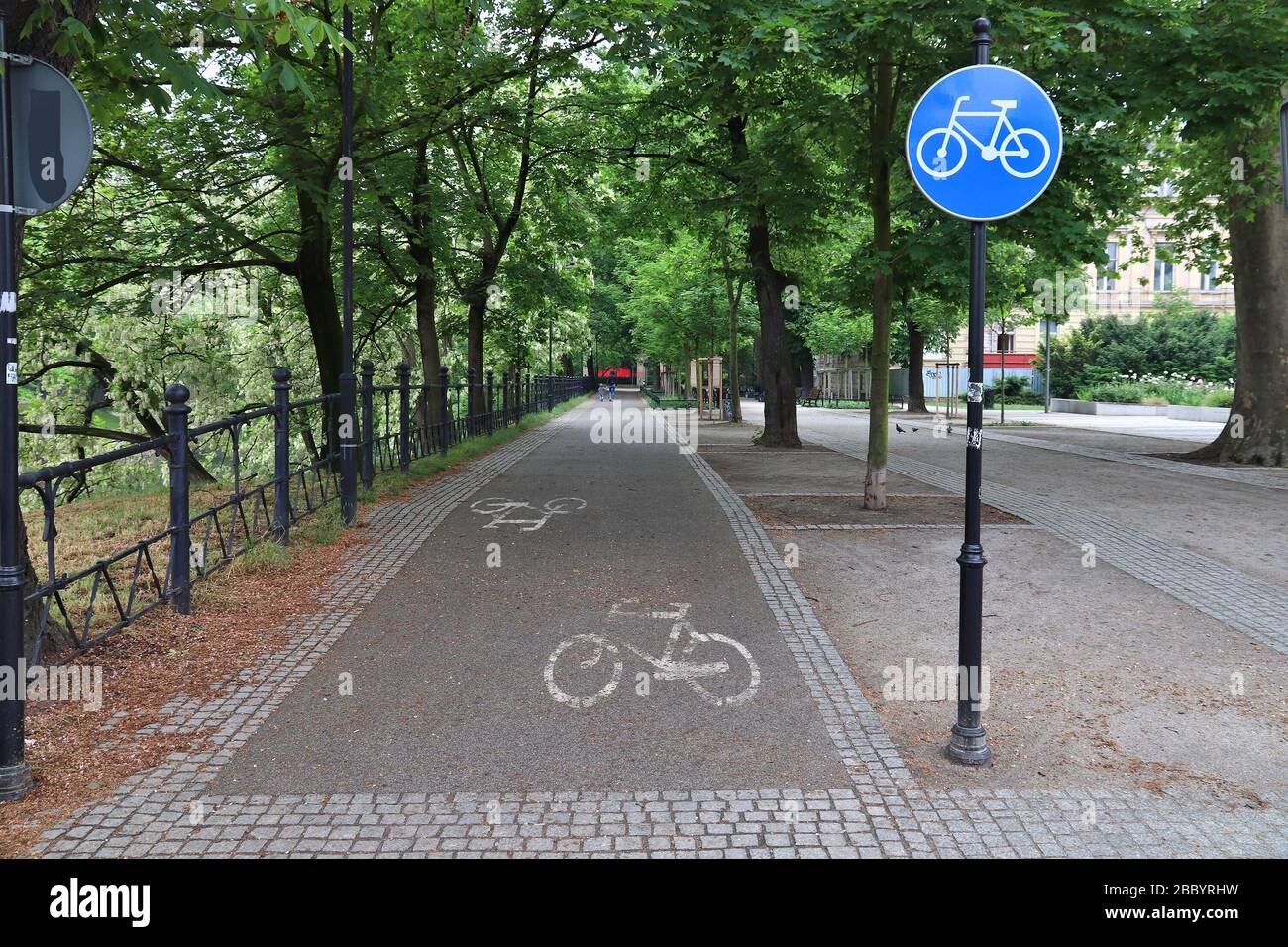 Piste cyclable à Wroclaw, Pologne. Infrastructure de transport à vélo. Banque D'Images