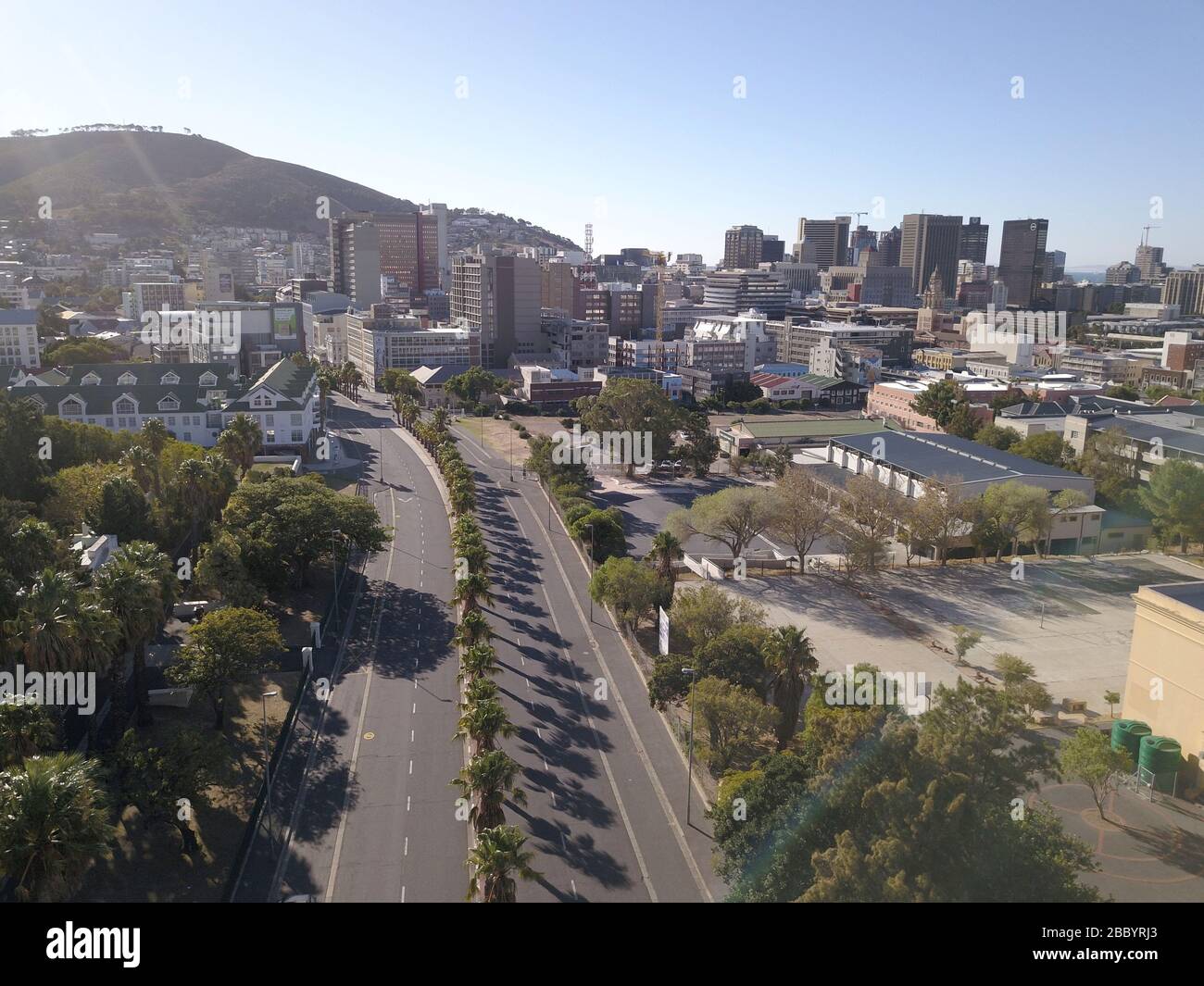2 avril 2020 - le Cap, Afrique du Sud : vue aérienne des rues vides du Cap, Afrique du Sud pendant le verrouillage du Covid 19. Banque D'Images