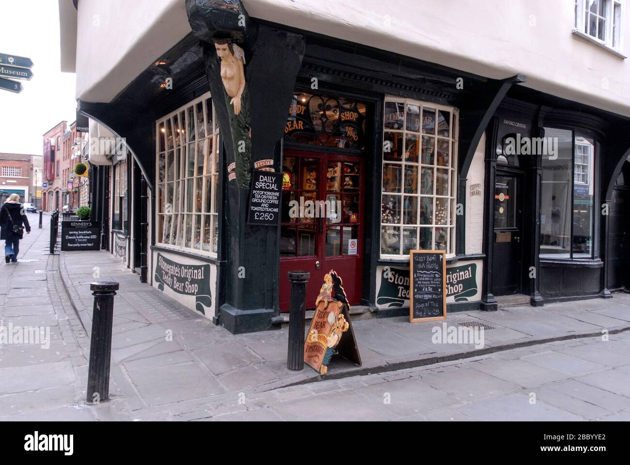 The Tea Room Tea Tea Room à Stonegate, une rue commerçante médiévale, dans le quartier historique de York dans le Yorkshire, en Angleterre. Banque D'Images