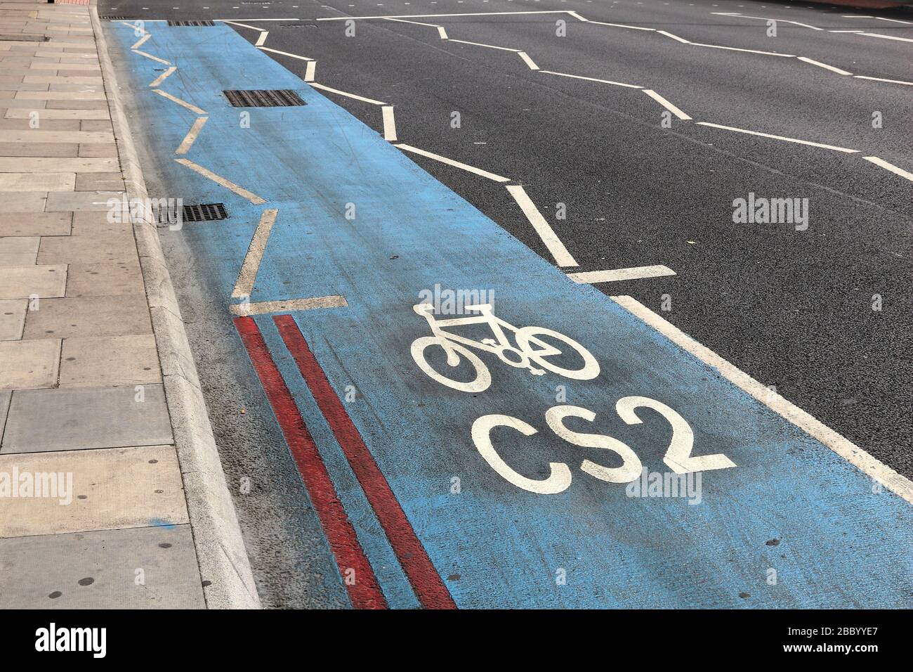 Voie cyclable dans la ville - Londres, Royaume-Uni. Bike route. Banque D'Images