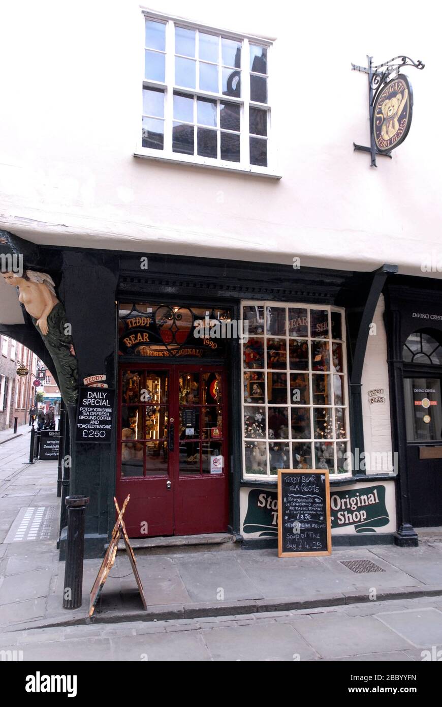 The Tea Room Tea Tea Room à Stonegate, une rue commerçante médiévale, dans le quartier historique de York dans le Yorkshire, en Angleterre. Banque D'Images