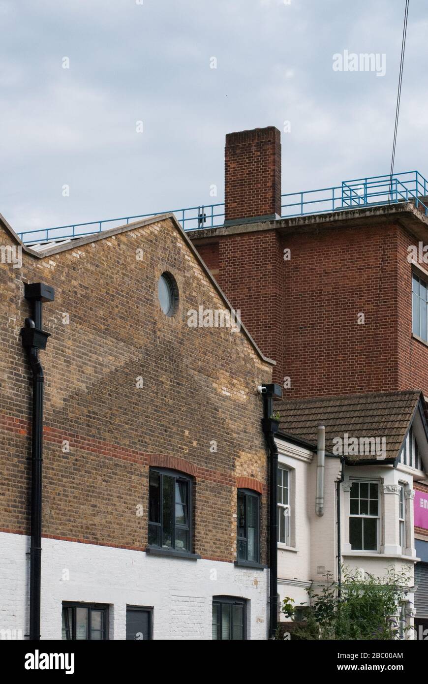 Bâtiments sur Stanley Gardens, East Acton, Londres, Royaume-Uni Banque D'Images