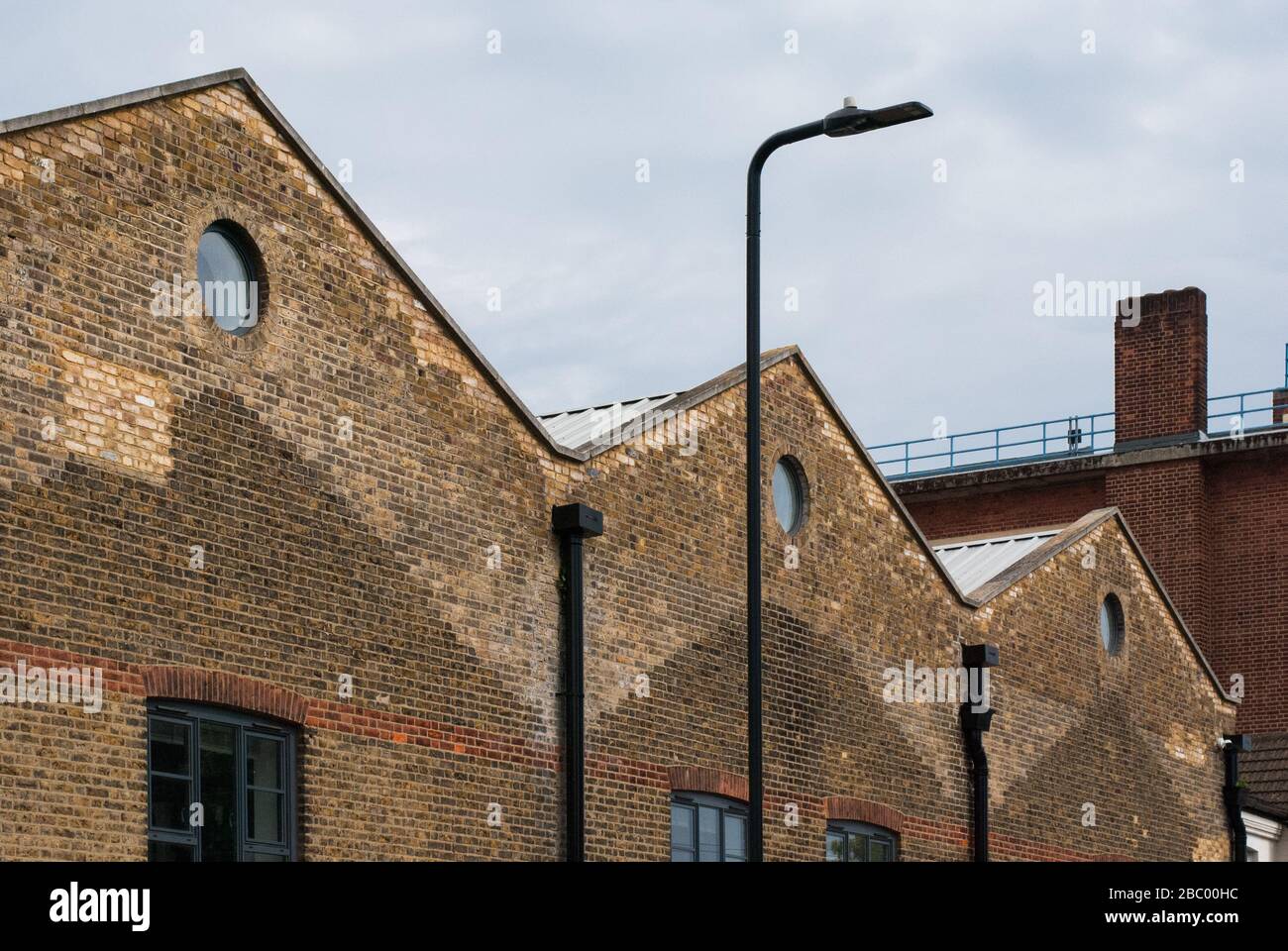 Bâtiments sur Stanley Gardens, East Acton, Londres, Royaume-Uni Banque D'Images