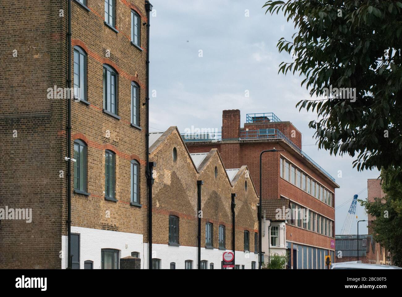 Bâtiments sur Stanley Gardens, East Acton, Londres, Royaume-Uni Banque D'Images