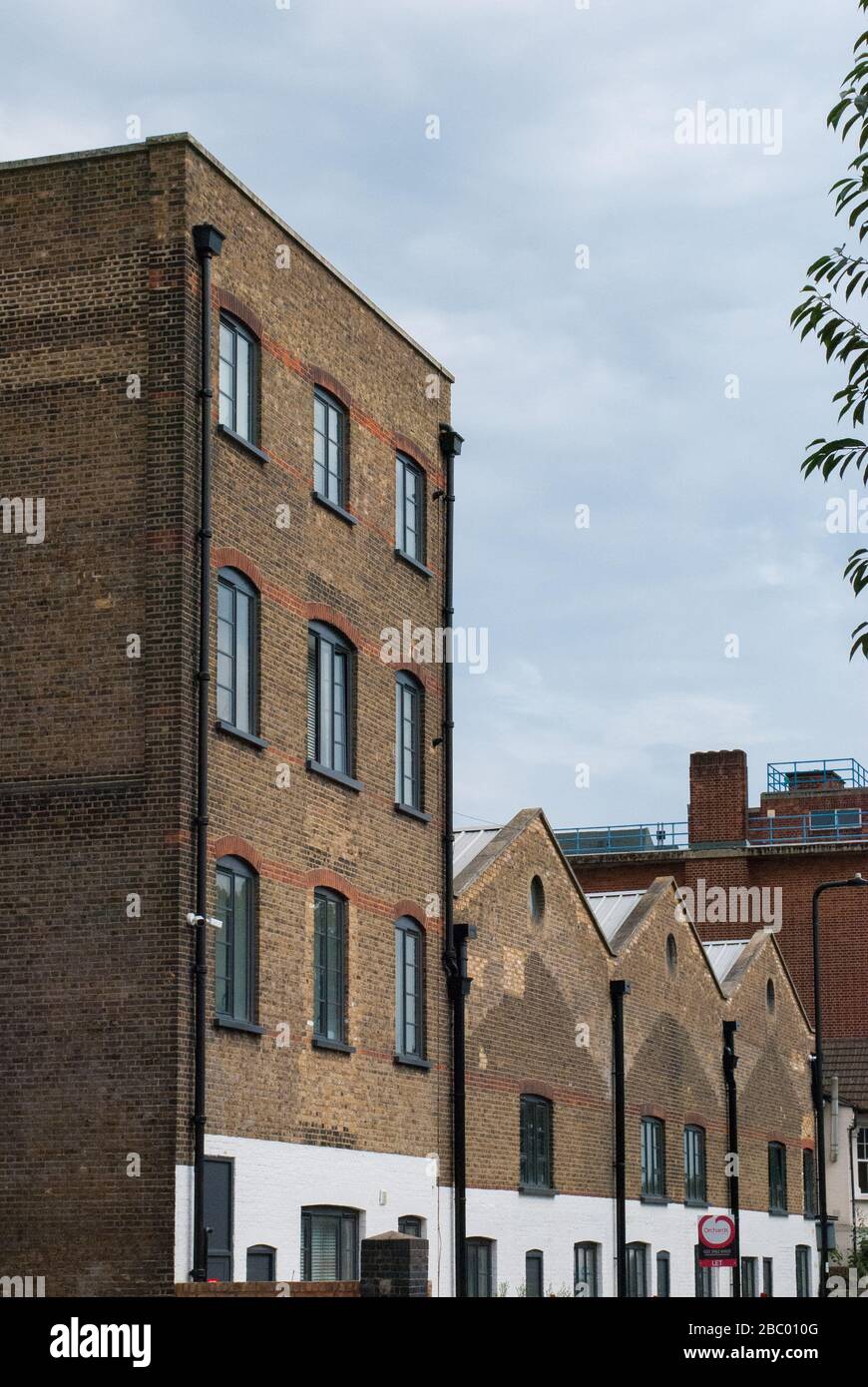 Bâtiments sur Stanley Gardens, East Acton, Londres, Royaume-Uni Banque D'Images