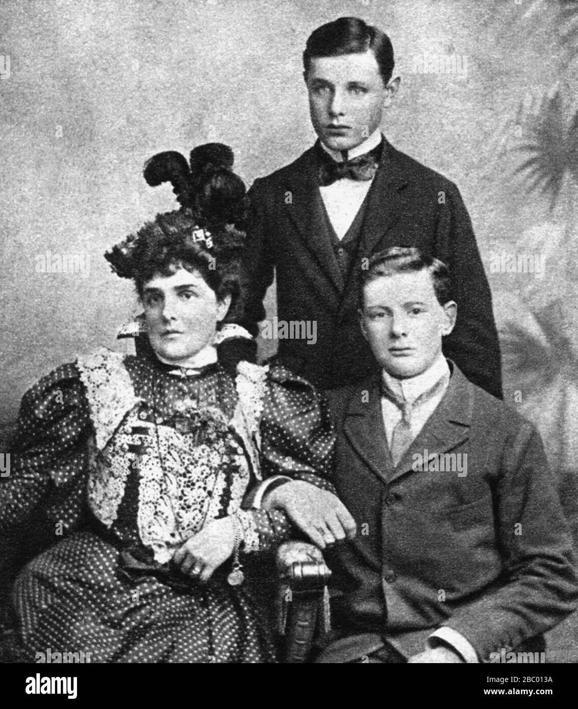 Winston Churchill avec sa mère et son frère, Jack Churchill.1896 peu après la mort de son père. Banque D'Images