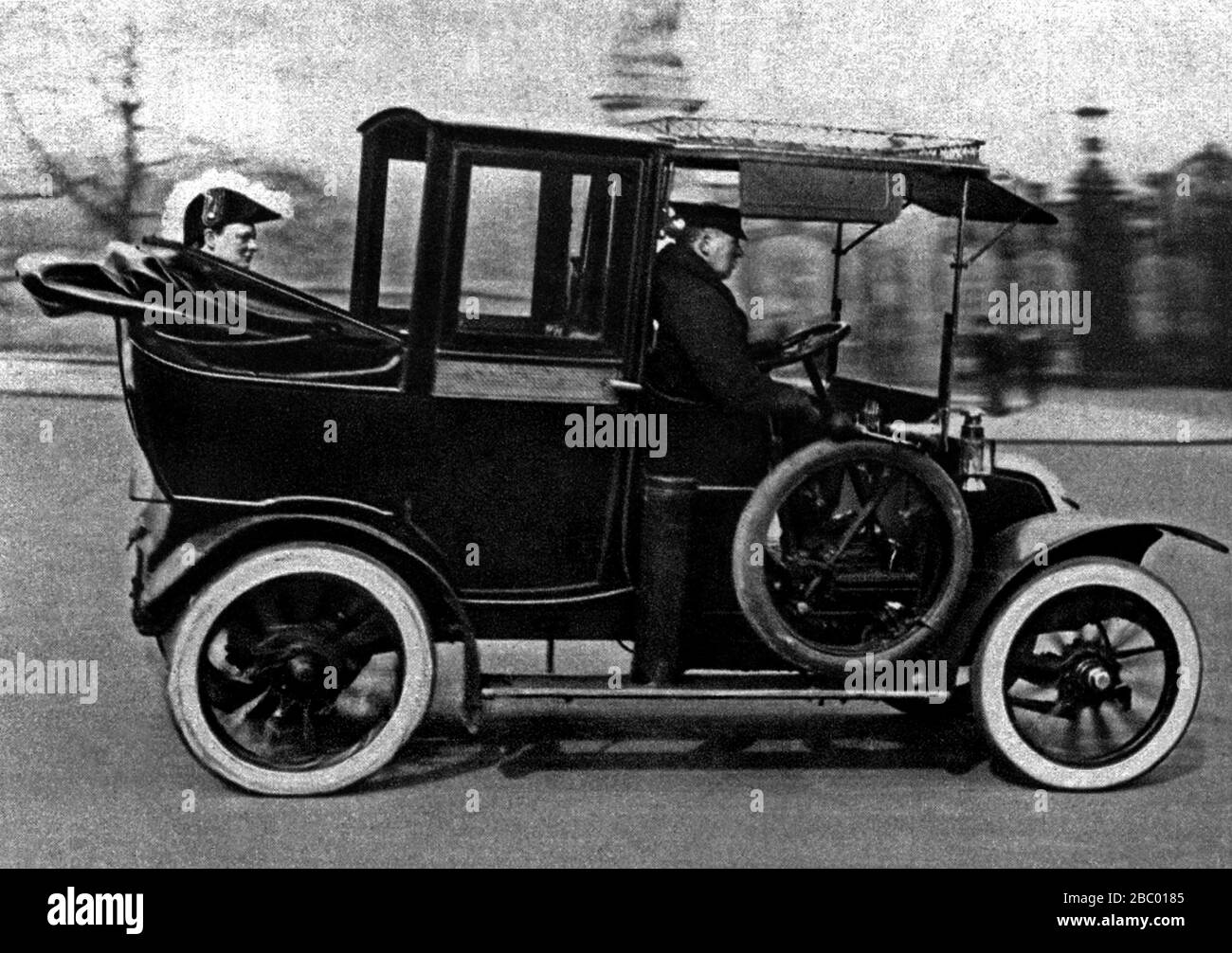 Winston Churchill a été nommé commissaire ecclésiastique pour l'Angleterre en mars 1911. Départ de Buckingham Palace, 2 mars 1911 Banque D'Images