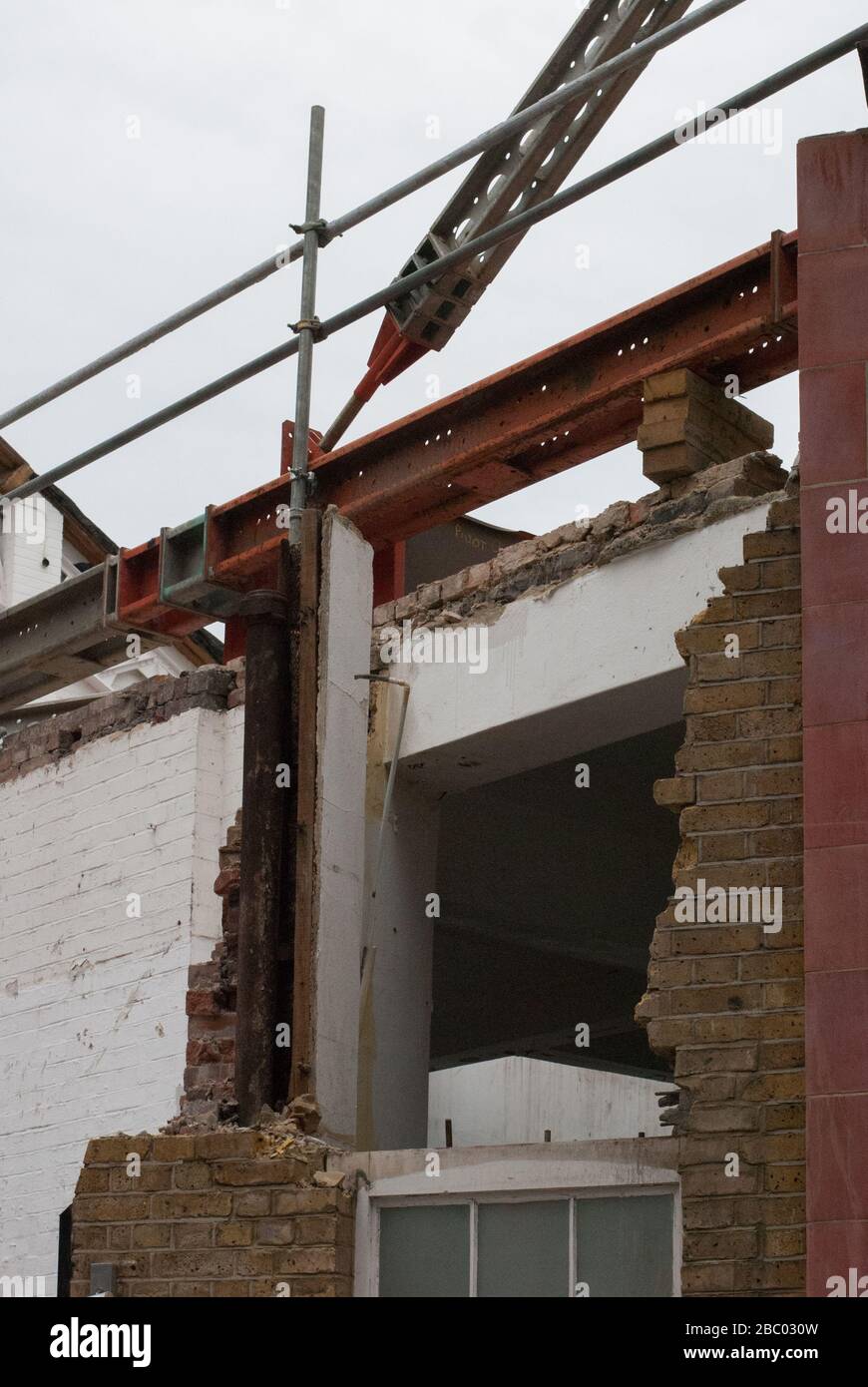 Réaménagement Construction démolition site à 35-37 Warple Way, East Acton, Londres,   par Ernest Tsui Architects Banque D'Images