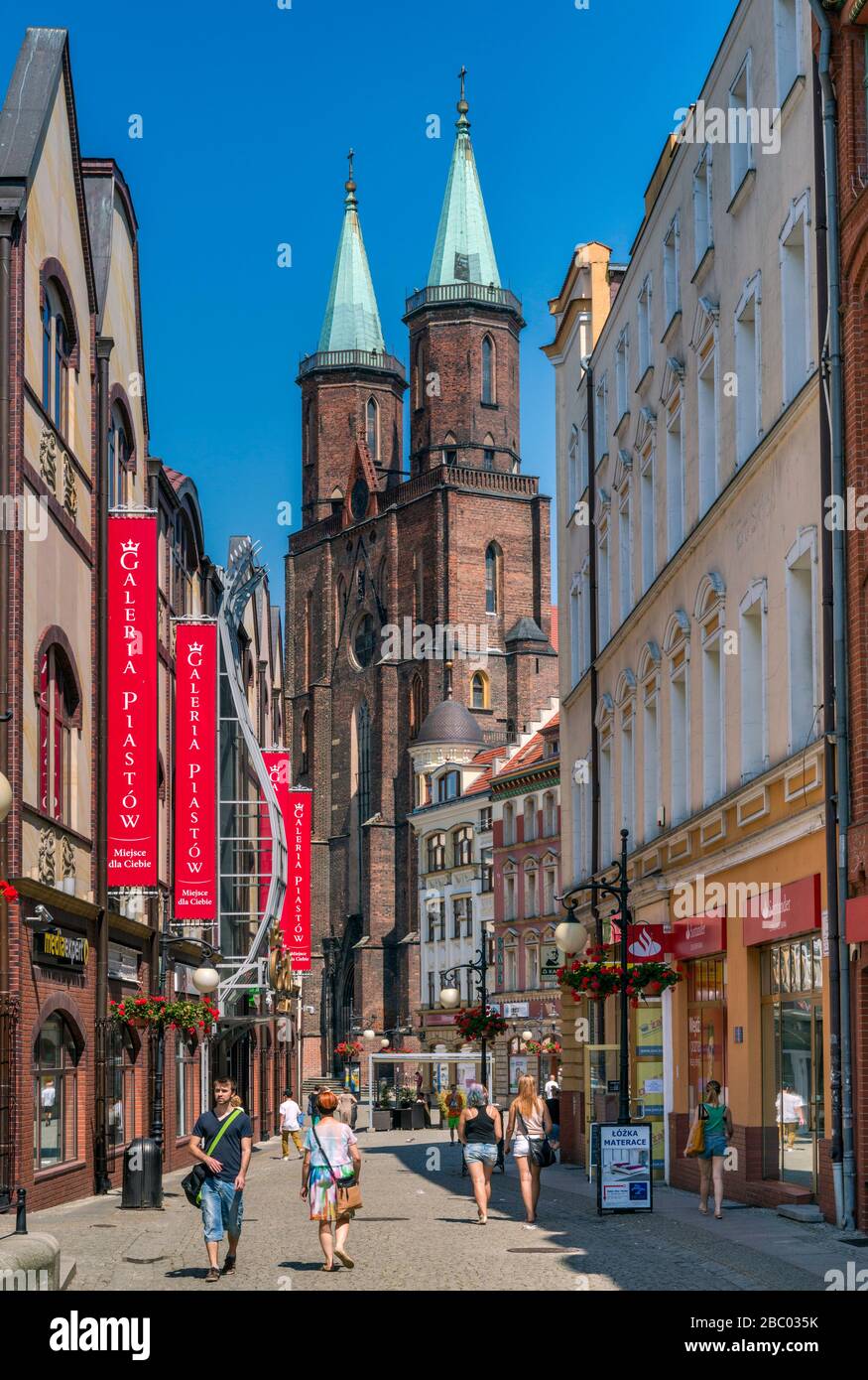 Église Vierge Marie, XIVe siècle, style gothique, Église évangélique-Augsbourg, vue de la rue piétonne ulica NMP, à Legnica, Basse Silésie, Pologne Banque D'Images
