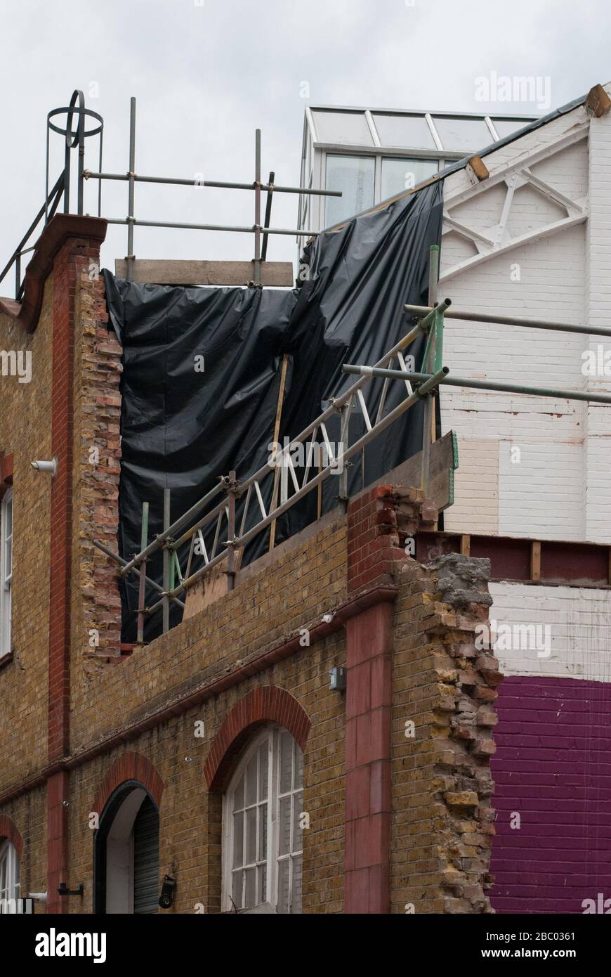 Réaménagement Construction démolition site à 35-37 Warple Way, East Acton, Londres,   par Ernest Tsui Architects Banque D'Images