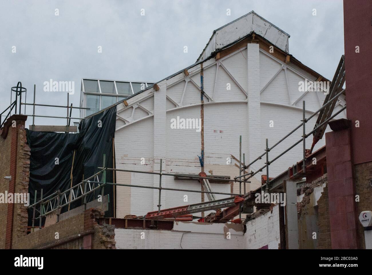 Réaménagement Construction démolition site à 35-37 Warple Way, East Acton, Londres,   par Ernest Tsui Architects Banque D'Images