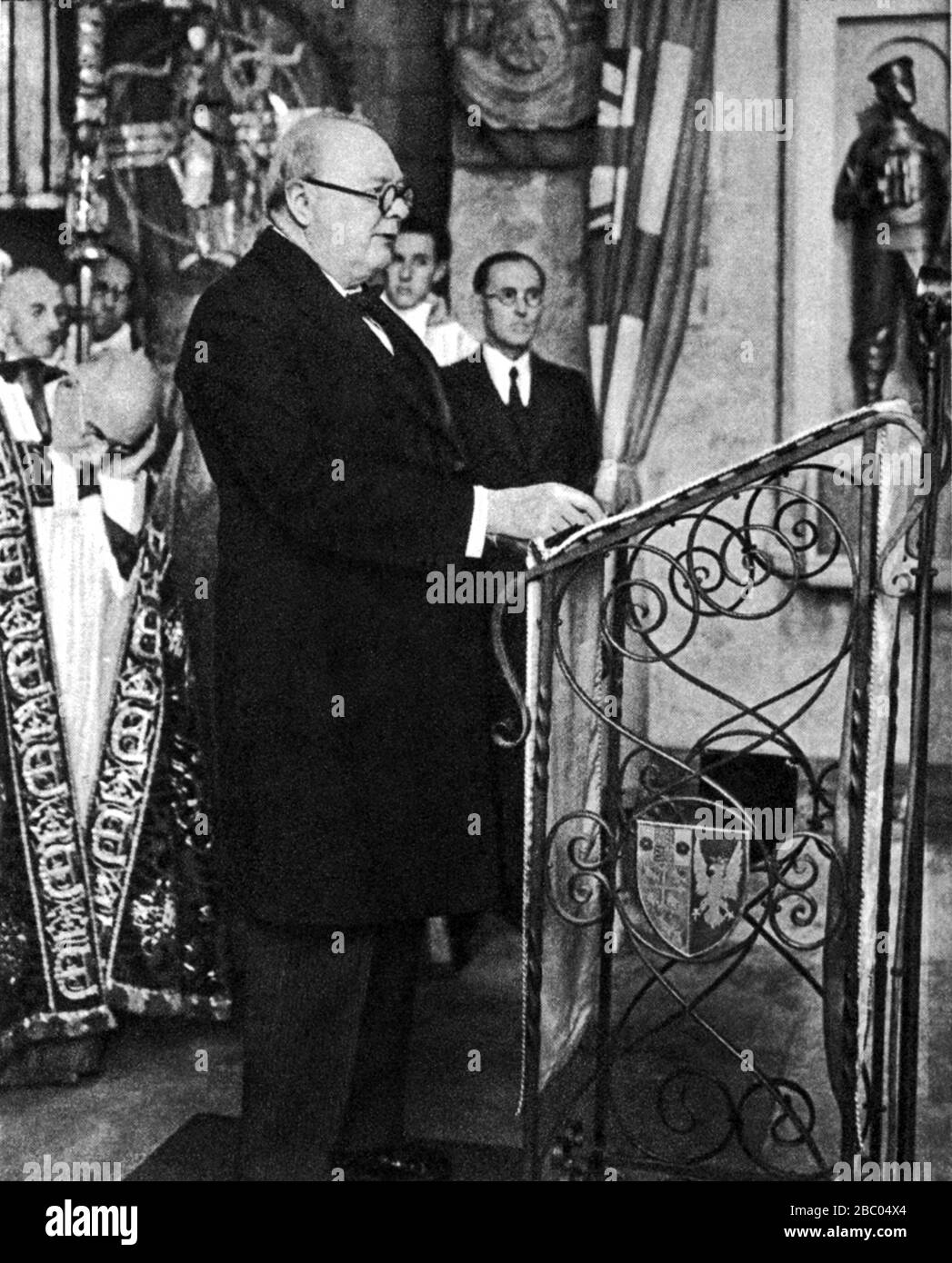 Churchill dévoile un mémorial à l'abbaye de Westminster pour les sous-marins, les Commandos et les forces aéroportées qui ont perdu la vie pendant la seconde Guerre mondiale.mai 1948 Banque D'Images