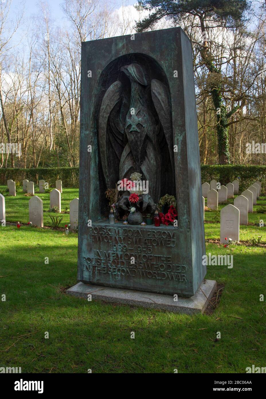 Mémorial des Forces polonaises de la seconde Guerre mondiale au cimetière militaire de Brookwood Banque D'Images