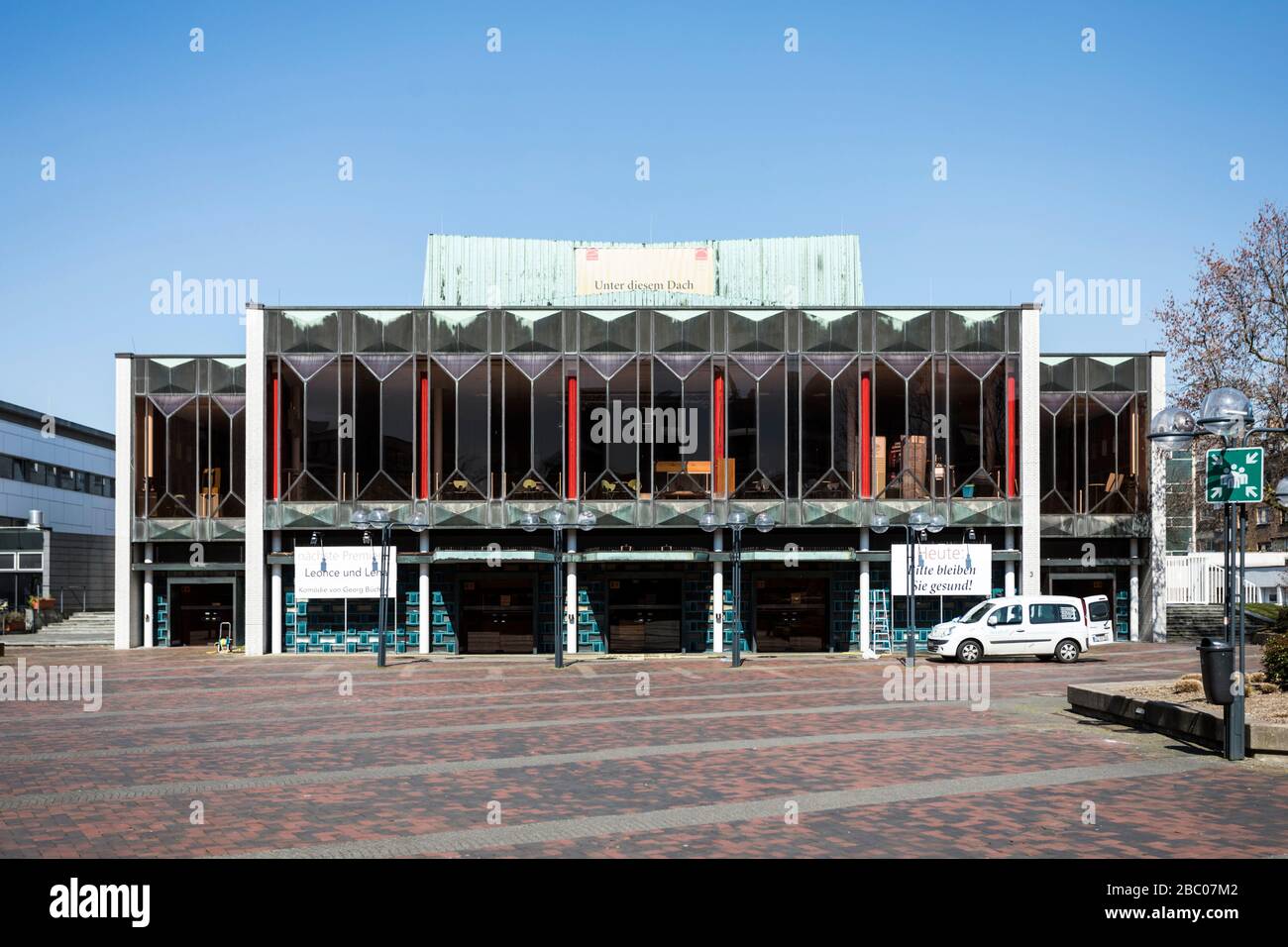 Le théâtre municipal de Krefeld, une maison de trois divisions pour le théâtre, le ballet et la musique. Banque D'Images