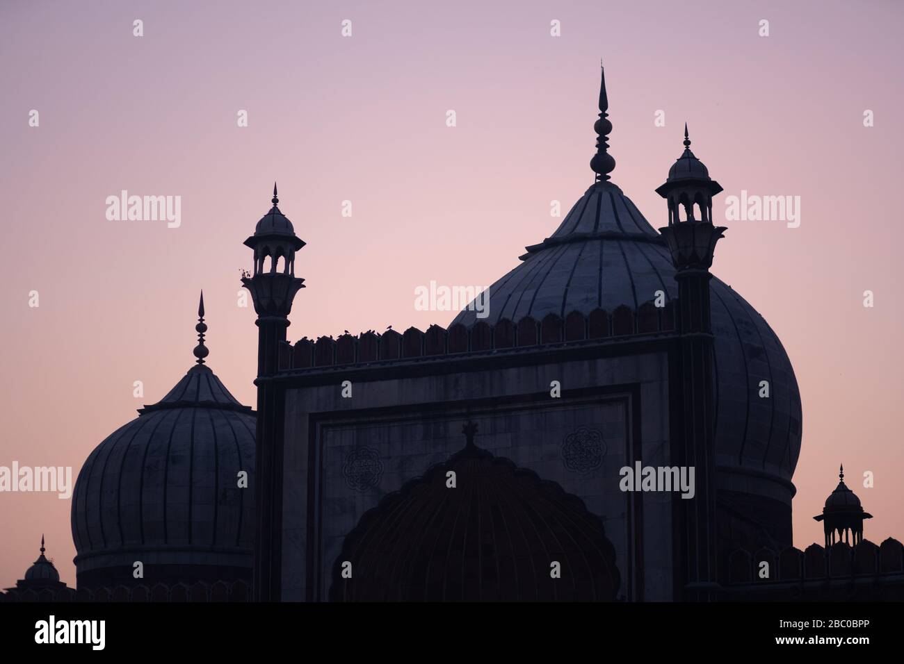 Silhouette d'Jama Masjid dans la vieille ville de Delhi, Inde Banque D'Images