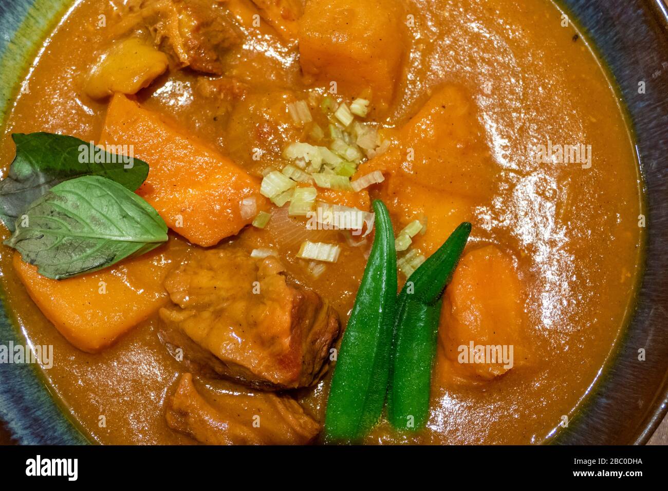Brisket traditionnel vietnamien de bœuf et plat de citronnelle Banque D'Images