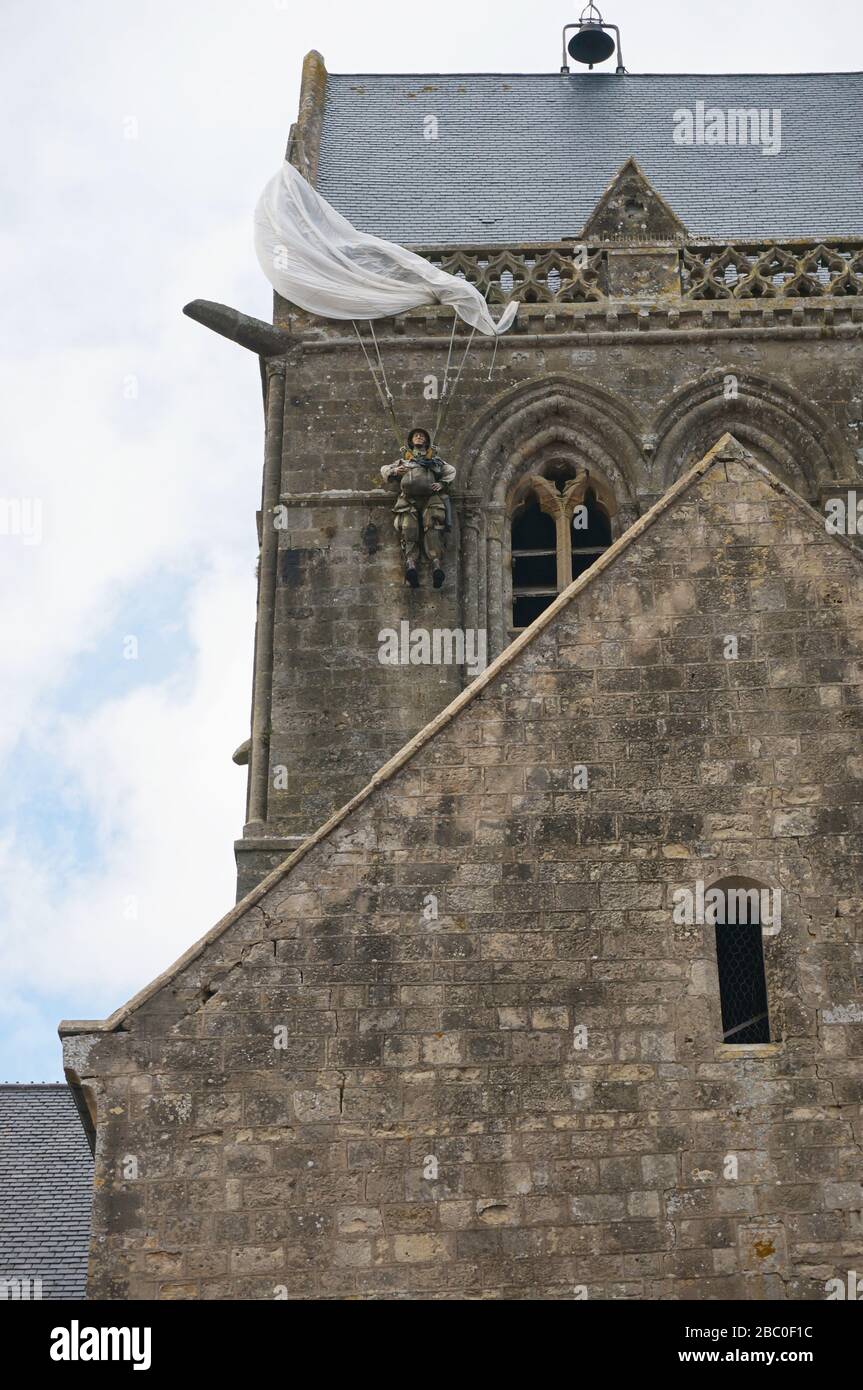 Le parachutist suspendu Banque D'Images