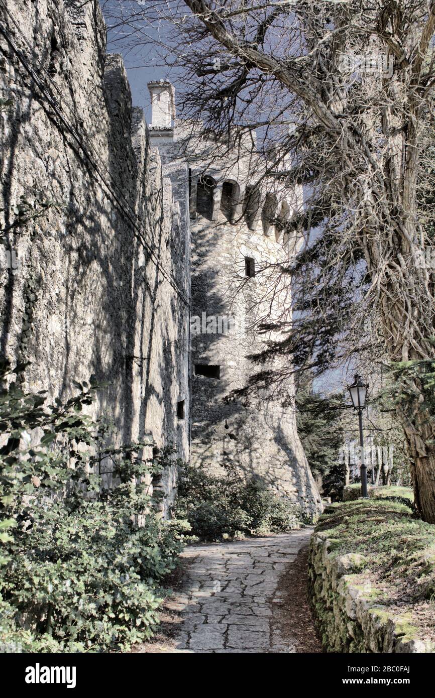 Bastion, dans les murs de la République de San Marino, Italie Banque D'Images