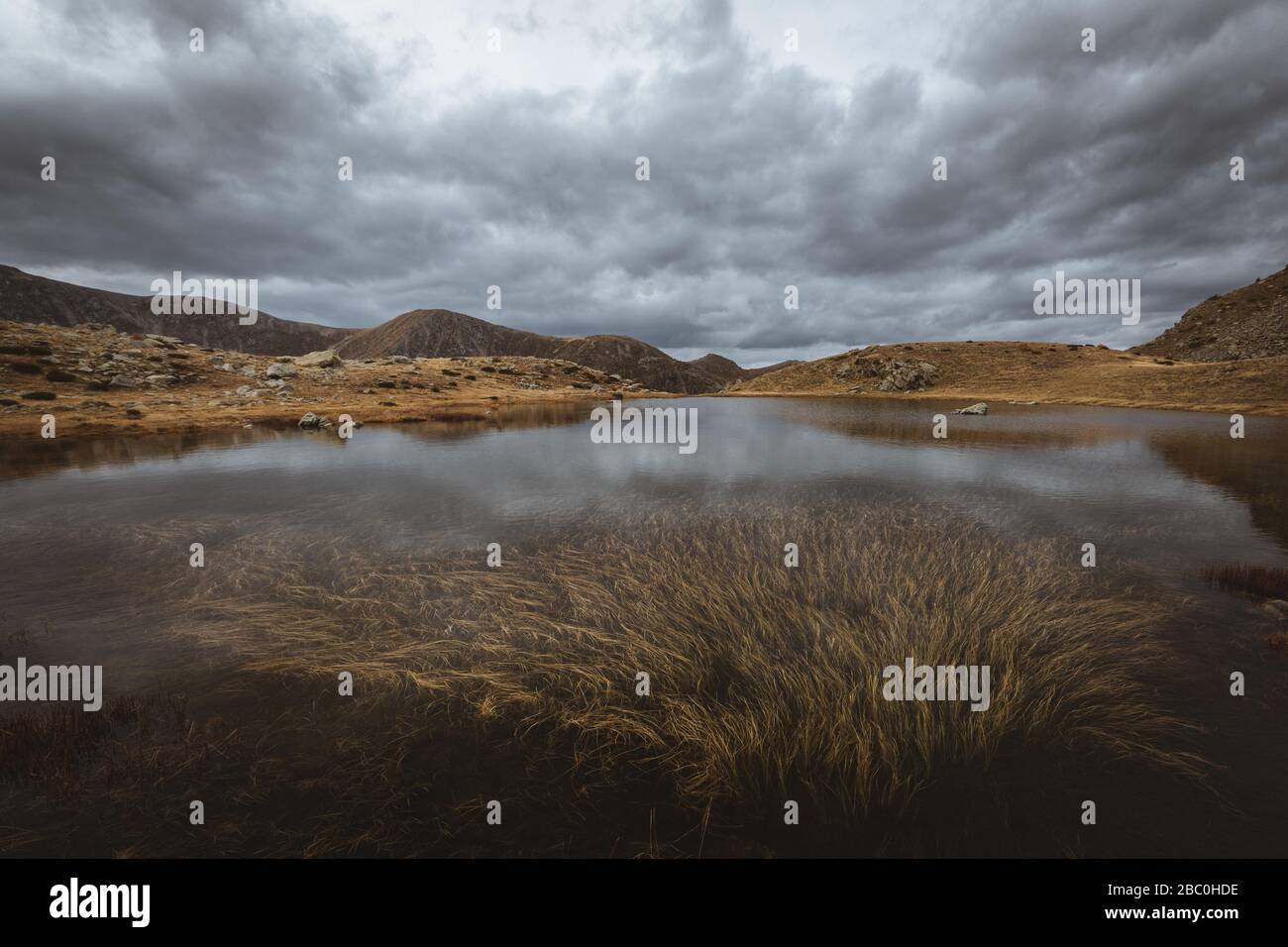 LAC PRALS EN TEMPS DE TEMPÊTE, PARC NATIONAL DU MERCANTOUR, SAINT-MARTIN-VESUBIE, PROVENCE-ALPES-CÔTE-D'AZUR, (06) ALPES-MARITIMES, FRANCE Banque D'Images