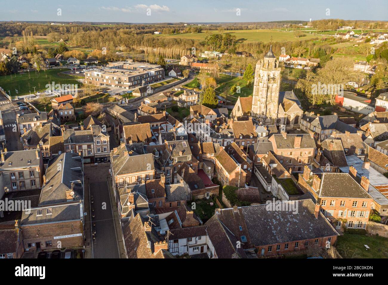 VUE AÉRIENNE DE LA VILLE DE RUGLES, (27) EURE, HAUTE-NORMANDIE, NORMANDIE, FRANCE Banque D'Images