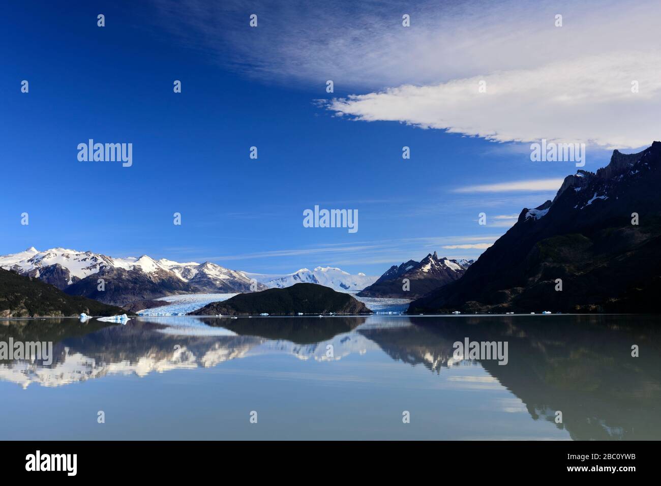 Vue sur le glacier gris, le Lago Gray, le parc national de Torres del Paine, la région de Magallanes, la Patagonie, le Chili Banque D'Images