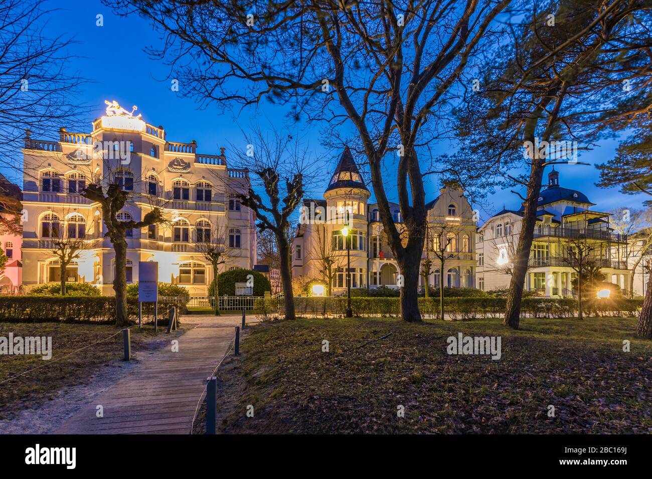 Allemagne, Mecklembourg-Poméranie-Occidentale, Ostseeküste, Insel Rügen, Binz, Ostseebad, Strandpromenade, Villen, Bäderarchitektur, Gründerzeit Banque D'Images