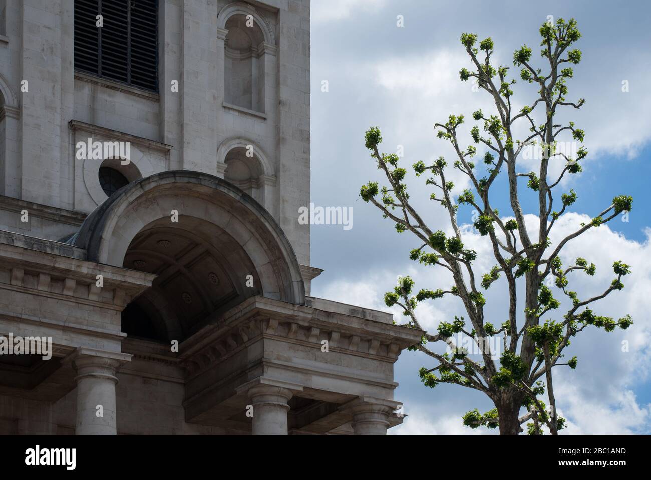 Christ Church de Nicholas Hawksmoor Commercial Street Architecture Églises détail pierre baroque Portico Spitalfield, Liverpool Street, Londres, E1 Banque D'Images