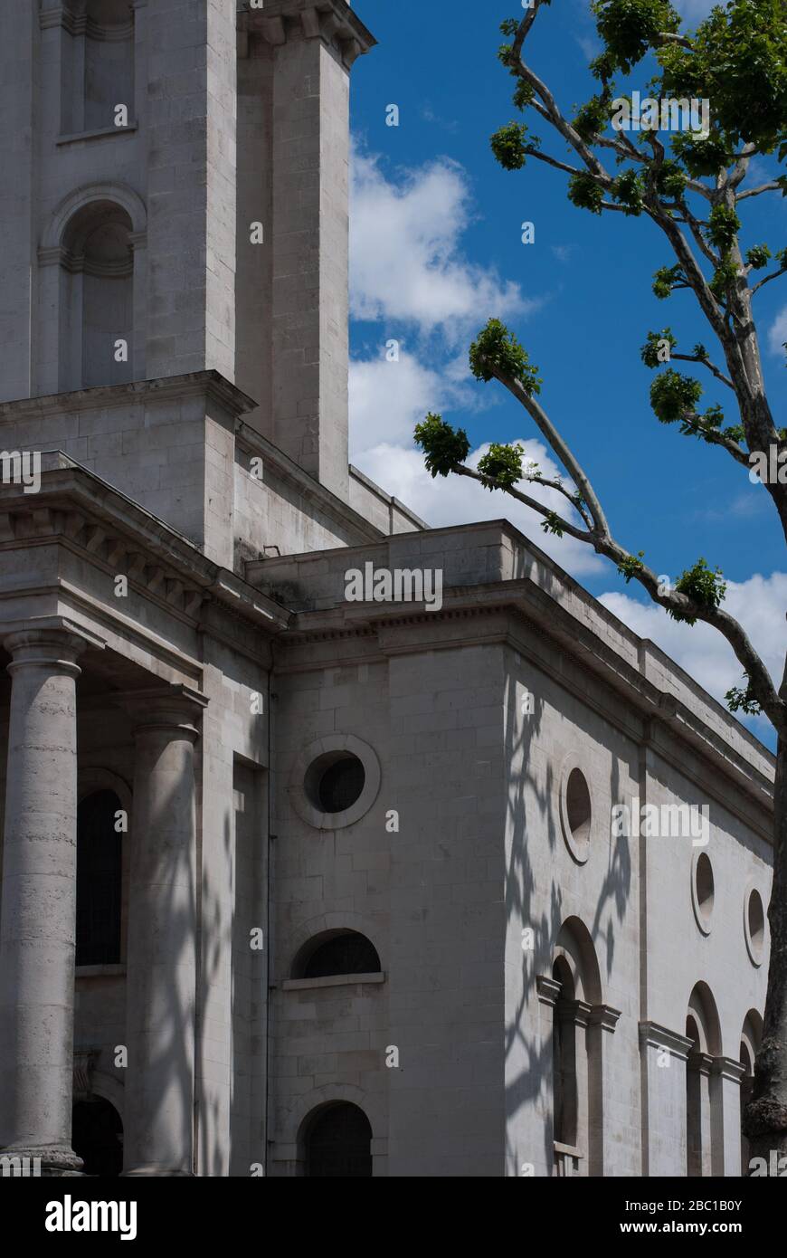 Christ Church de Nicholas Hawksmoor Commercial Street Architecture Églises détail pierre baroque Portico Spitalfield, Liverpool Street, Londres, E1 Banque D'Images