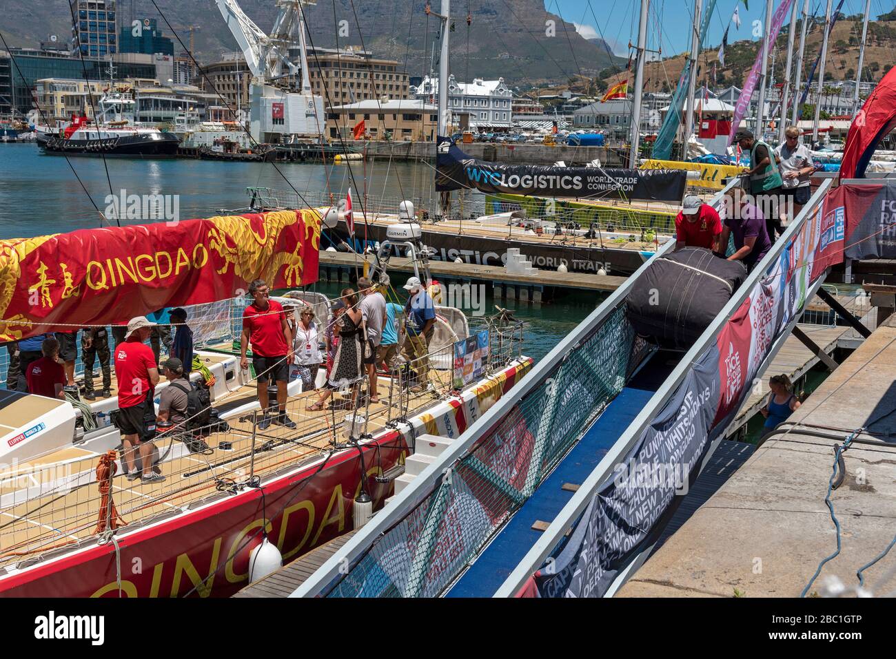Le Cap, Afrique du Sud. 2019. Clipper fait le tour de l'activité de course mondiale dans le port du Cap. Chargement des fournitures sur Qingdao avant le départ du port. Banque D'Images