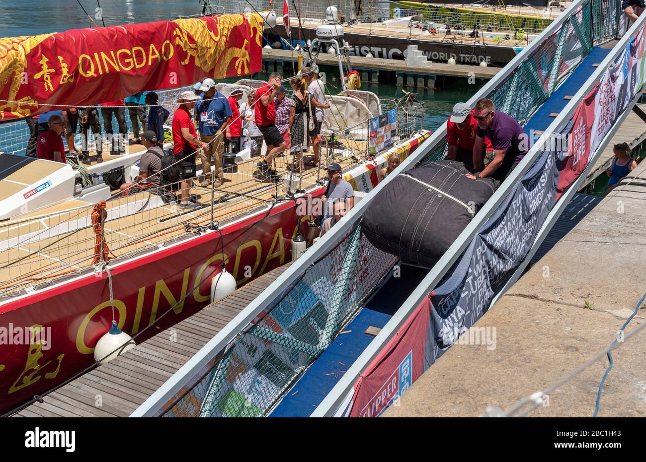 Le Cap, Afrique du Sud. 2019. Clipper fait le tour de l'activité de course mondiale dans le port du Cap. Chargement des fournitures sur Qingdao avant le départ du port. Banque D'Images