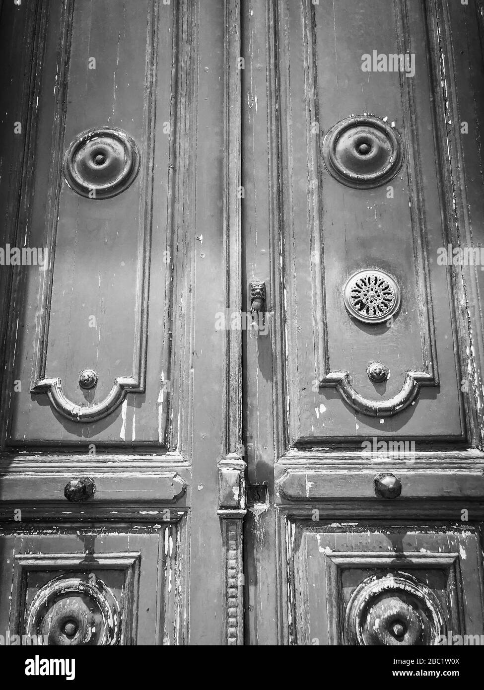 les vieilles portes vue vue rapprochée dans les rues historiques des villes espagnoles Banque D'Images