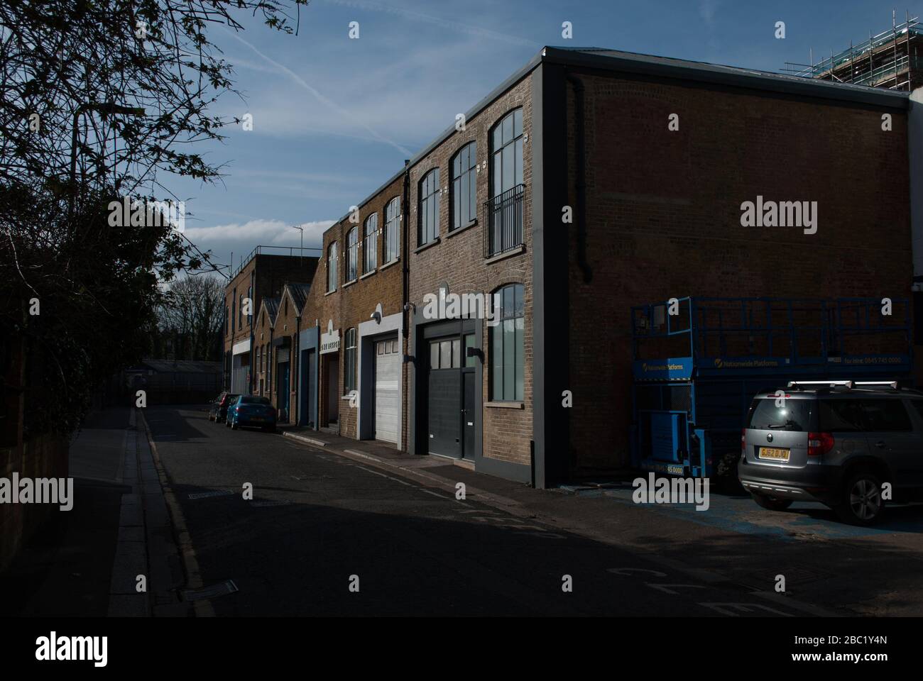 Atelier OMK Design Grierson ateliers d'imprimantes coopératives Mount Street sur Canham Road/ Wimple Way/ Stanley Gardens, East Acton, Londres, Banque D'Images