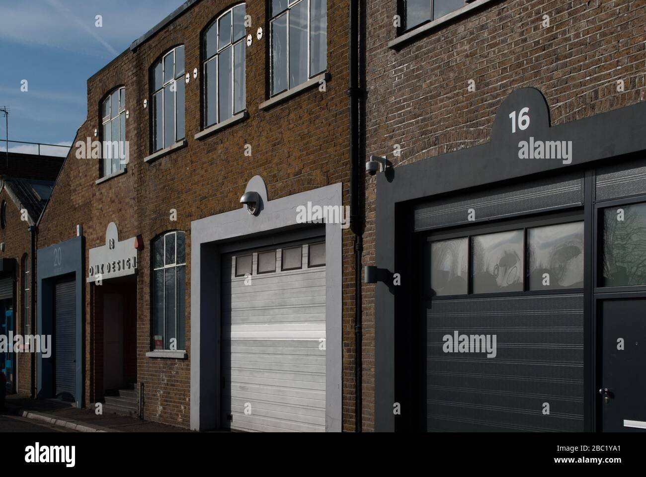 Atelier OMK Design Grierson ateliers d'imprimantes coopératives Mount Street sur Canham Road/ Wimple Way/ Stanley Gardens, East Acton, Londres, Banque D'Images