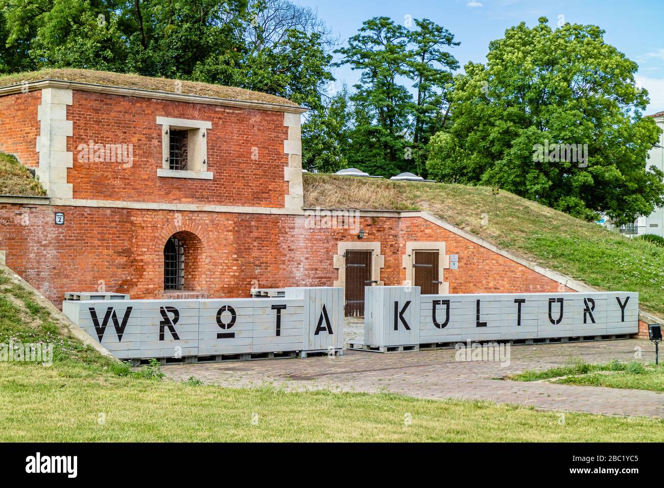 Wrota Kultury, un jardin de bières dans les vieux murs de la forteresse de Zamosc, Pologne. Juillet 2017. Banque D'Images