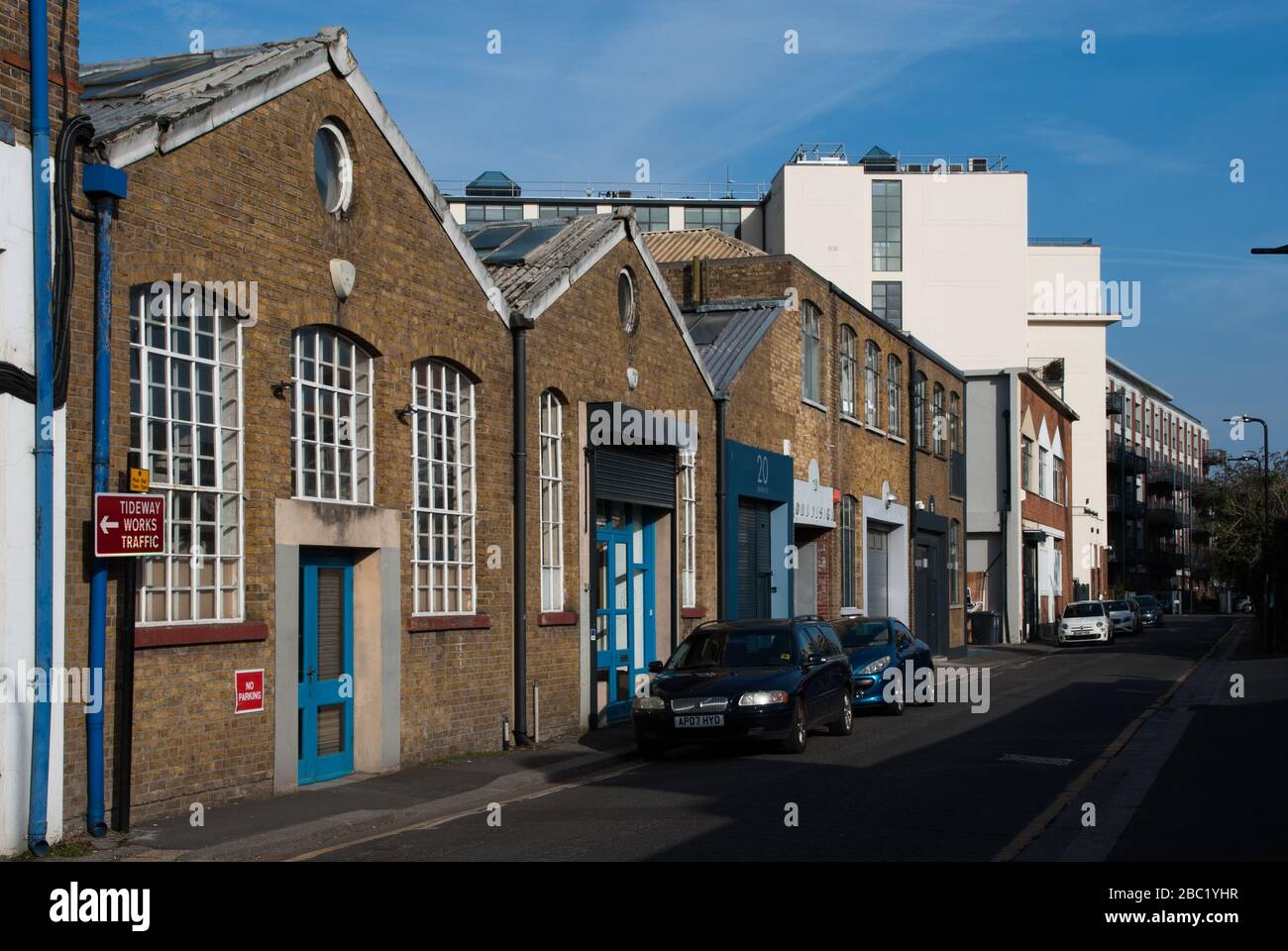 Atelier OMK Design Grierson ateliers d'imprimantes coopératives Mount Street sur Canham Road/ Wimple Way/ Stanley Gardens, East Acton, Londres, Banque D'Images