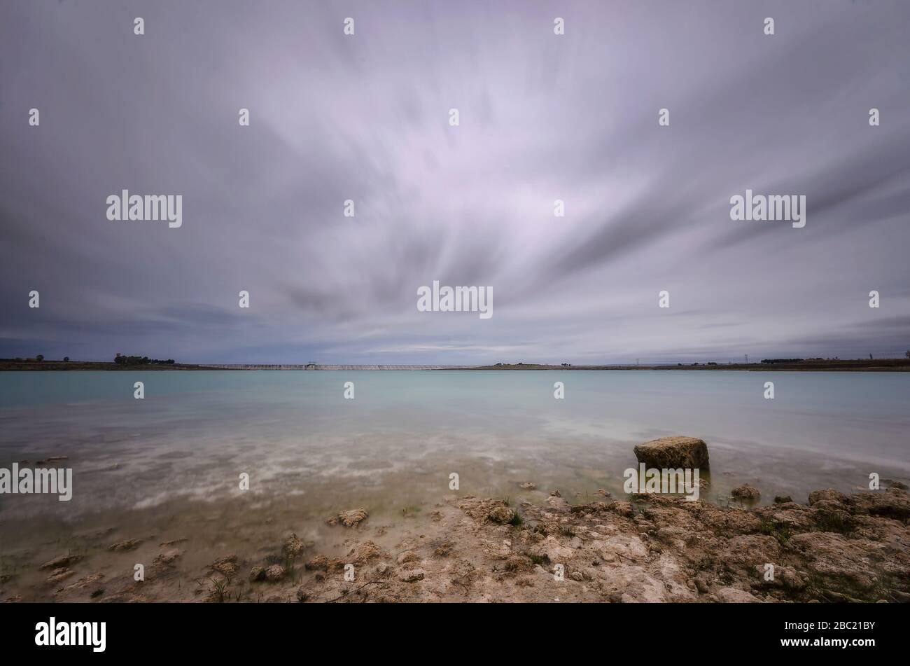 Exposition de longue durée Seascape à Taranto, Italie. Banque D'Images